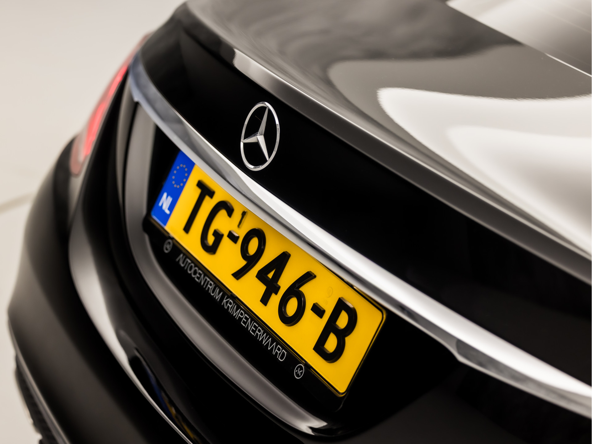 Mercedes-Benz C-Klasse 180 AMG Sport 156Pk Automaat (NAVIGATIE, CAMERA, LEDER, ZWART HEMEL, STOELVERWARMING, SPORTSTOELEN, GETINT GLAS, NIEUWSTAAT)