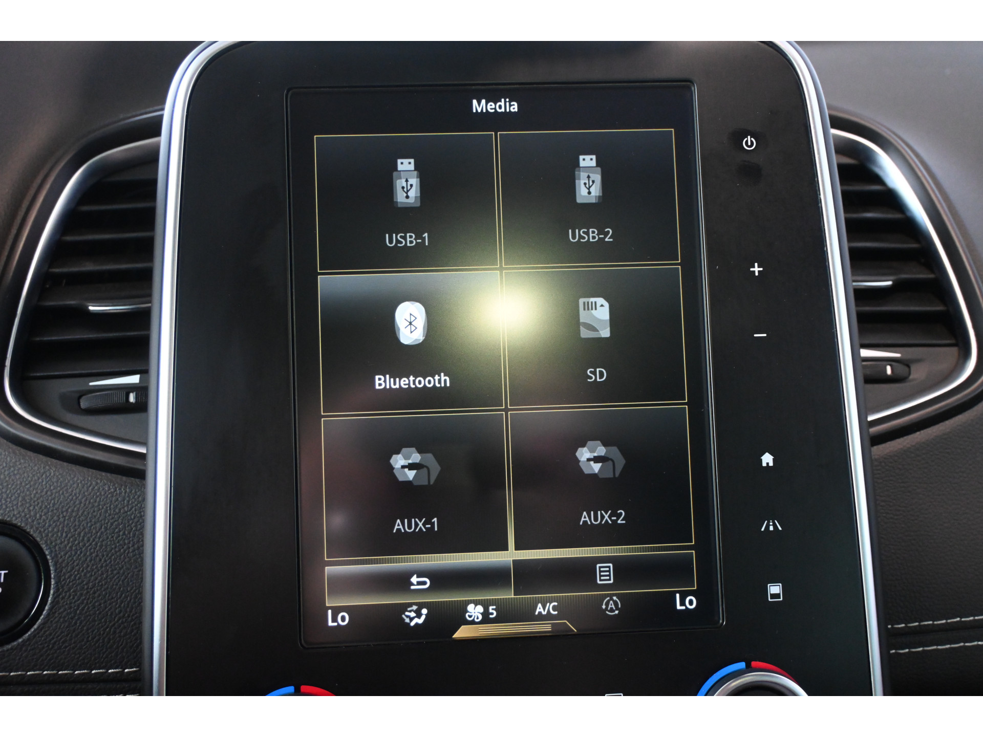 Renault Scénic 1.3 TCe Intens Automaat Nap Clima Cruise Trekhaak Navigatie Head up Panoramadak 100% Onderhouden! Inruil Mogelijk!
