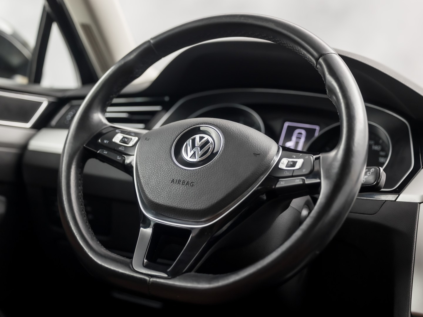 Volkswagen Passat Variant 1.4 TSI Sport (NAVIGATIE, CLIMATE, BRUIN LEDER, KEYLESS, PARKEERSENSOREN, SPORTSTOELEN, CRUISE, NIEUWE APK, NIEUWSTAAT)