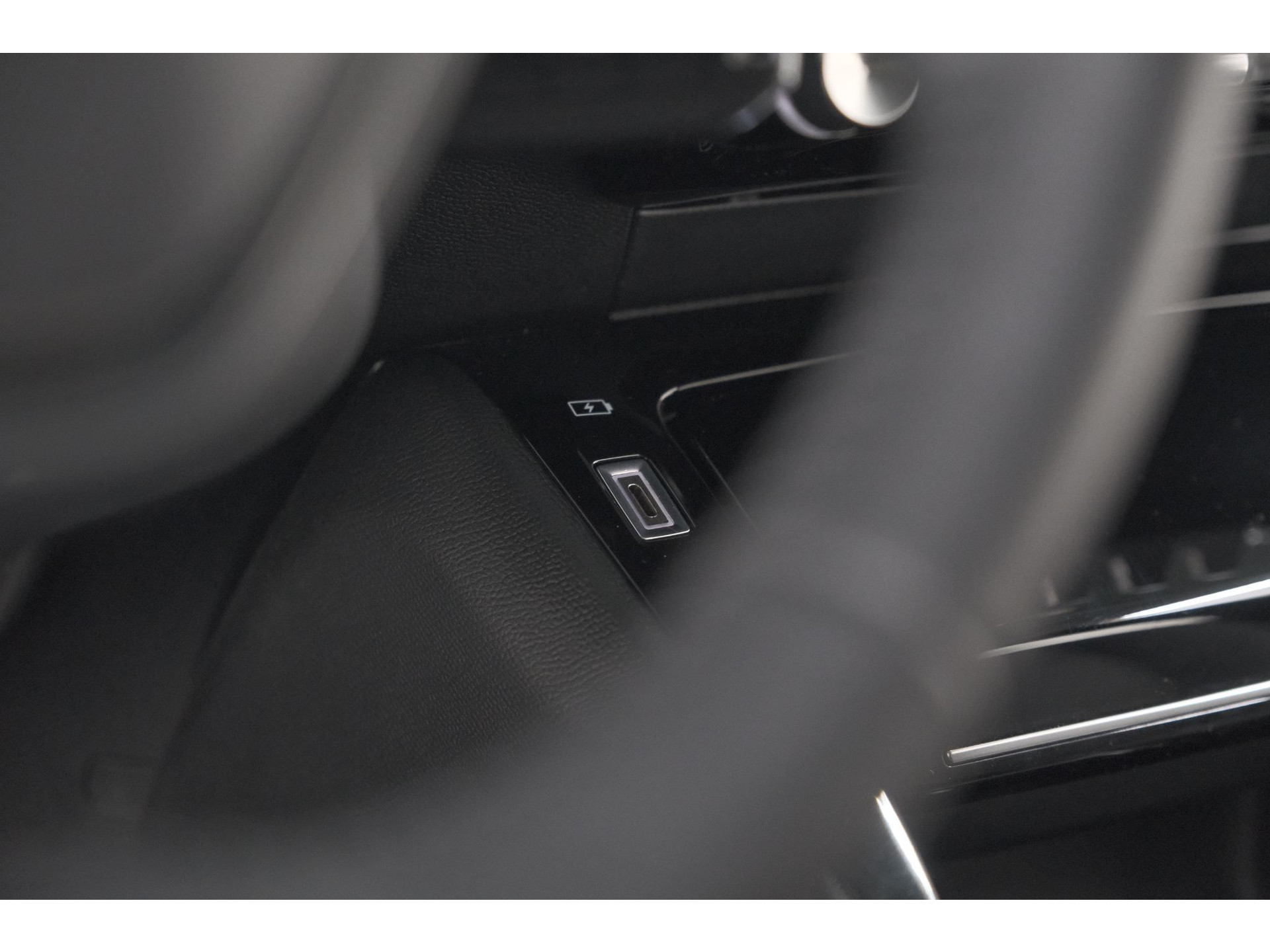 Peugeot 208 PureTech 100 Allure | Apple Carplay | Parkeersensoren | Climate Control