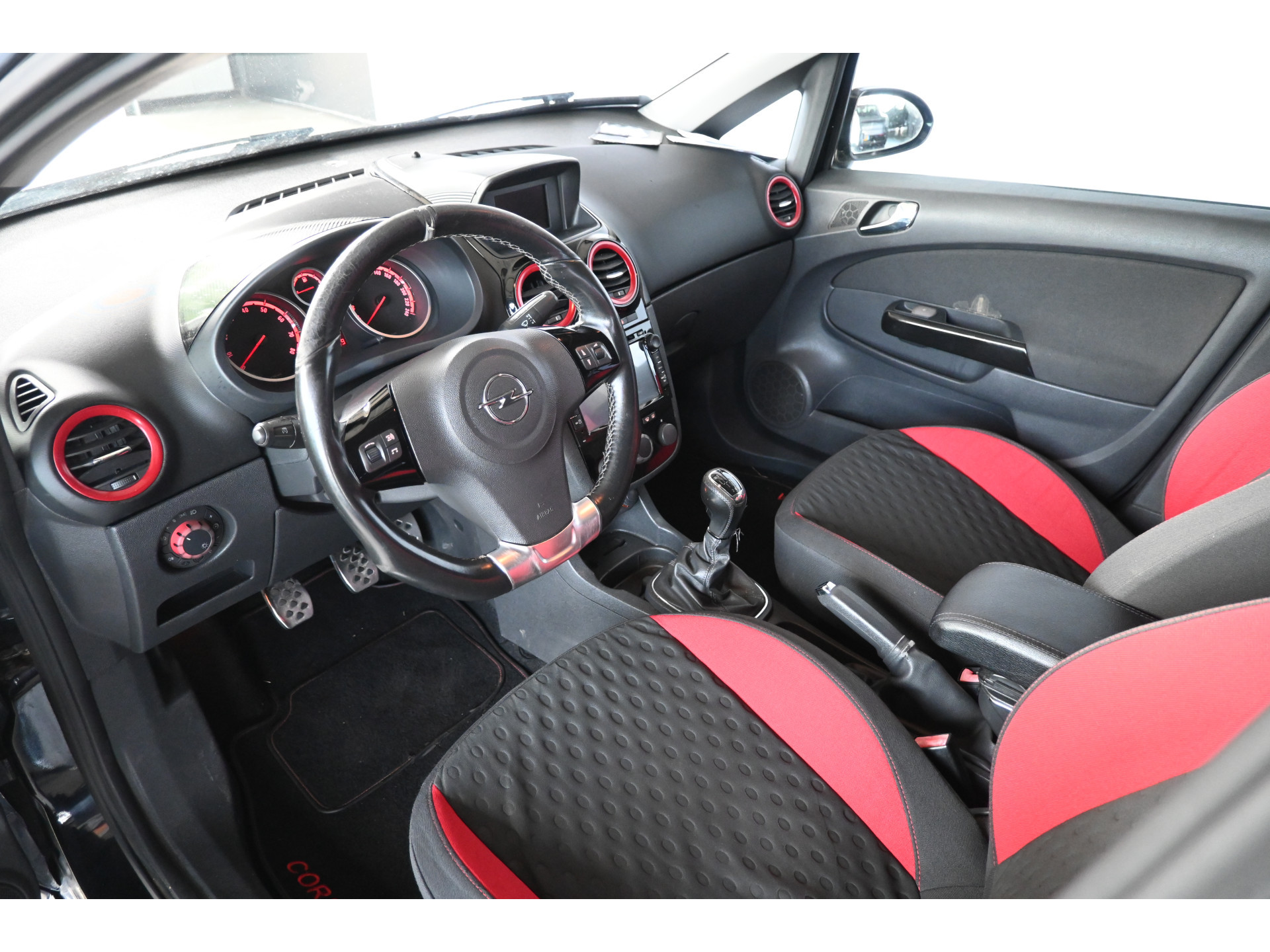 Opel Corsa 1.6-16V GSI 150 PK! Cruise control Lichtmetaal Navigatie Xenon Elektrisch Pakket Inruil Mogelijk!