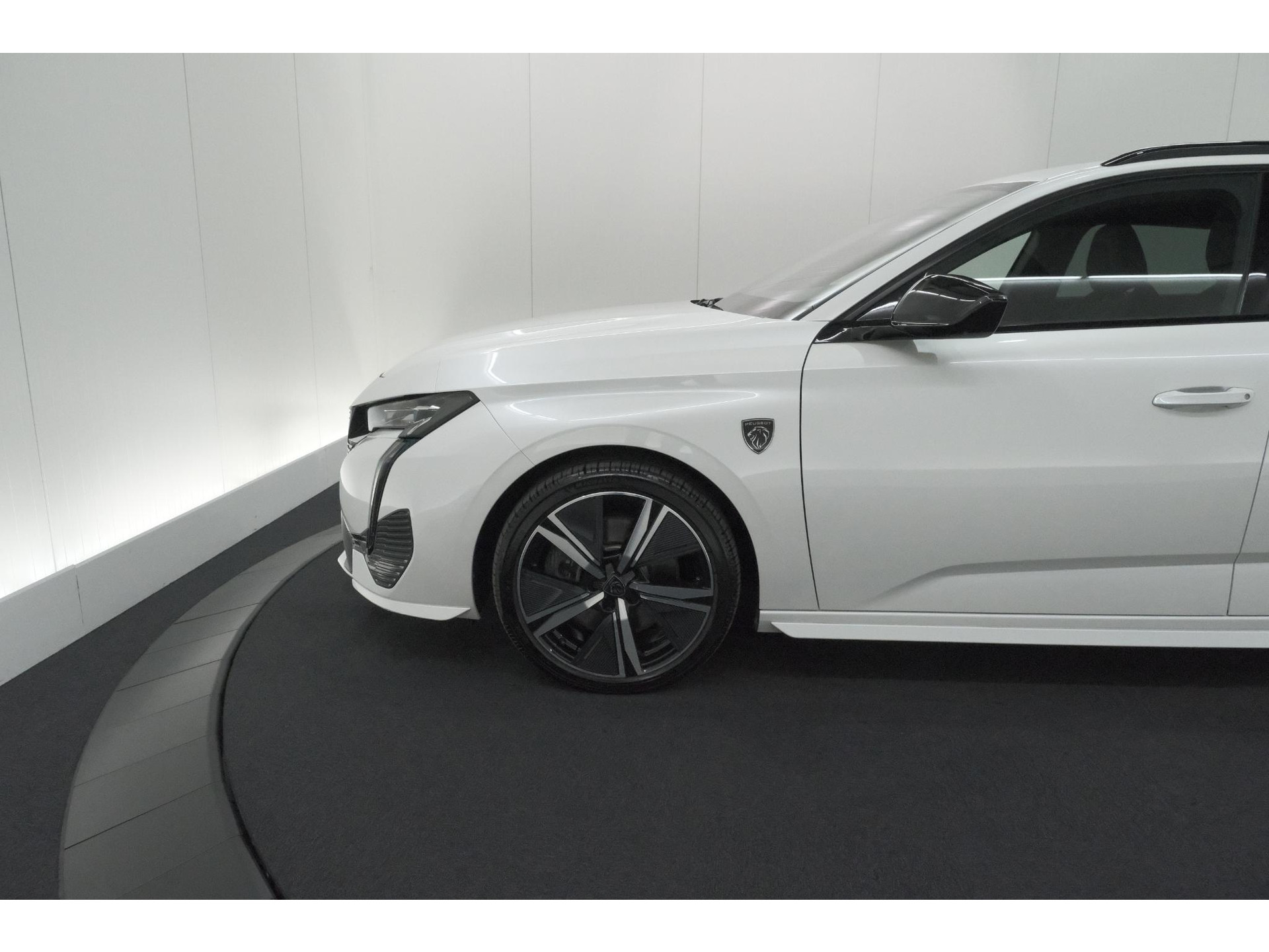 Peugeot 308 SW 1.6 HYbrid 180 GT Pack Business | Trekhaak | 360 Camera | Adaptieve Cruise Control | Elektronische Kofferklep