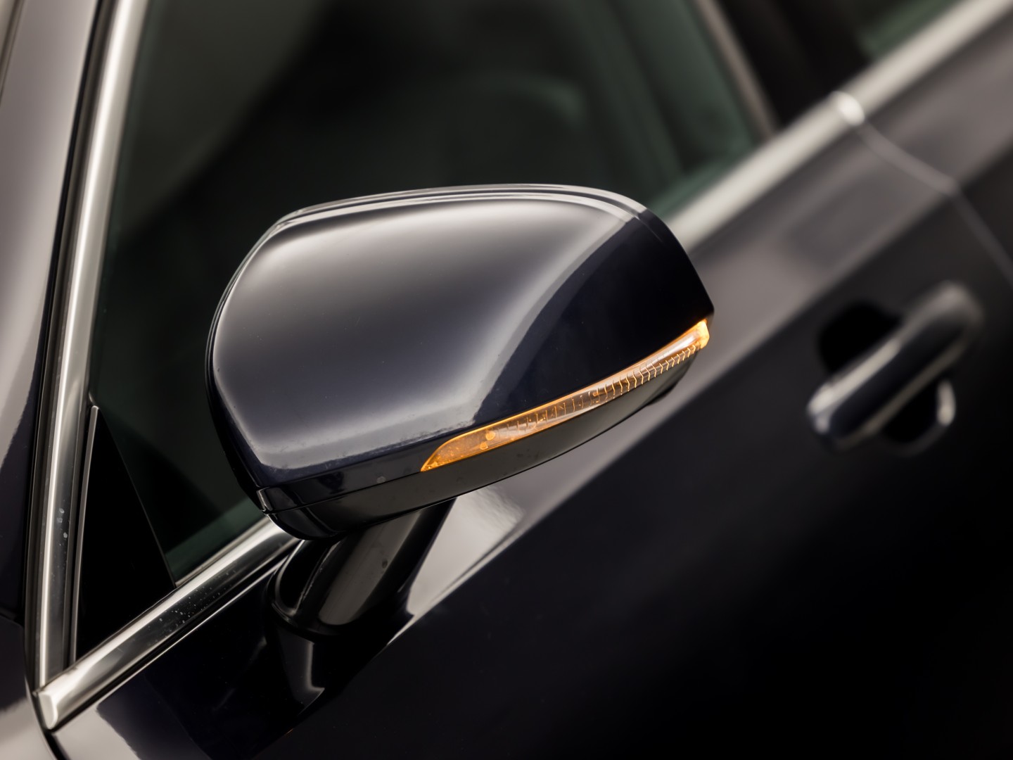 Volvo V90 2.0 T4 Momentum Sport 190Pk Automaat (APPLE CARPLAY, GROOT NAVI, LEDER, GETINT GLAS, STOELVERWARMING ACHTER, MEMORY SEATS, ELEK ACHTERKLEP, NIEUWE APK, NIEUWSTAAT)