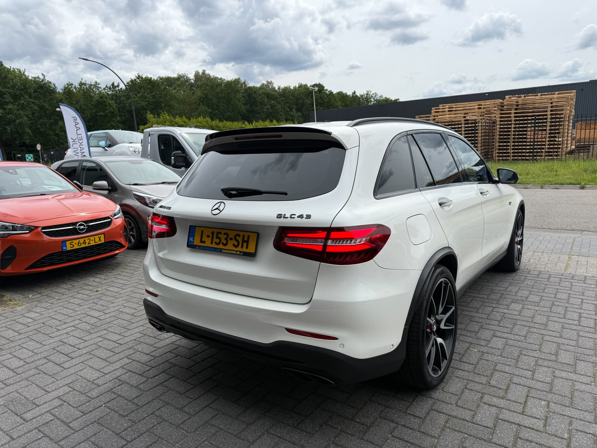 Mercedes-Benz GLC-klasse AMG 43 4MATIC | 3/6/12MND GARANTIE | KUIPSTOELEN | BURMESTER | MEMORY | PANO | ACC | STANDKACHEL | 360 CAMERA | BOMVOL | TREKHAAK |