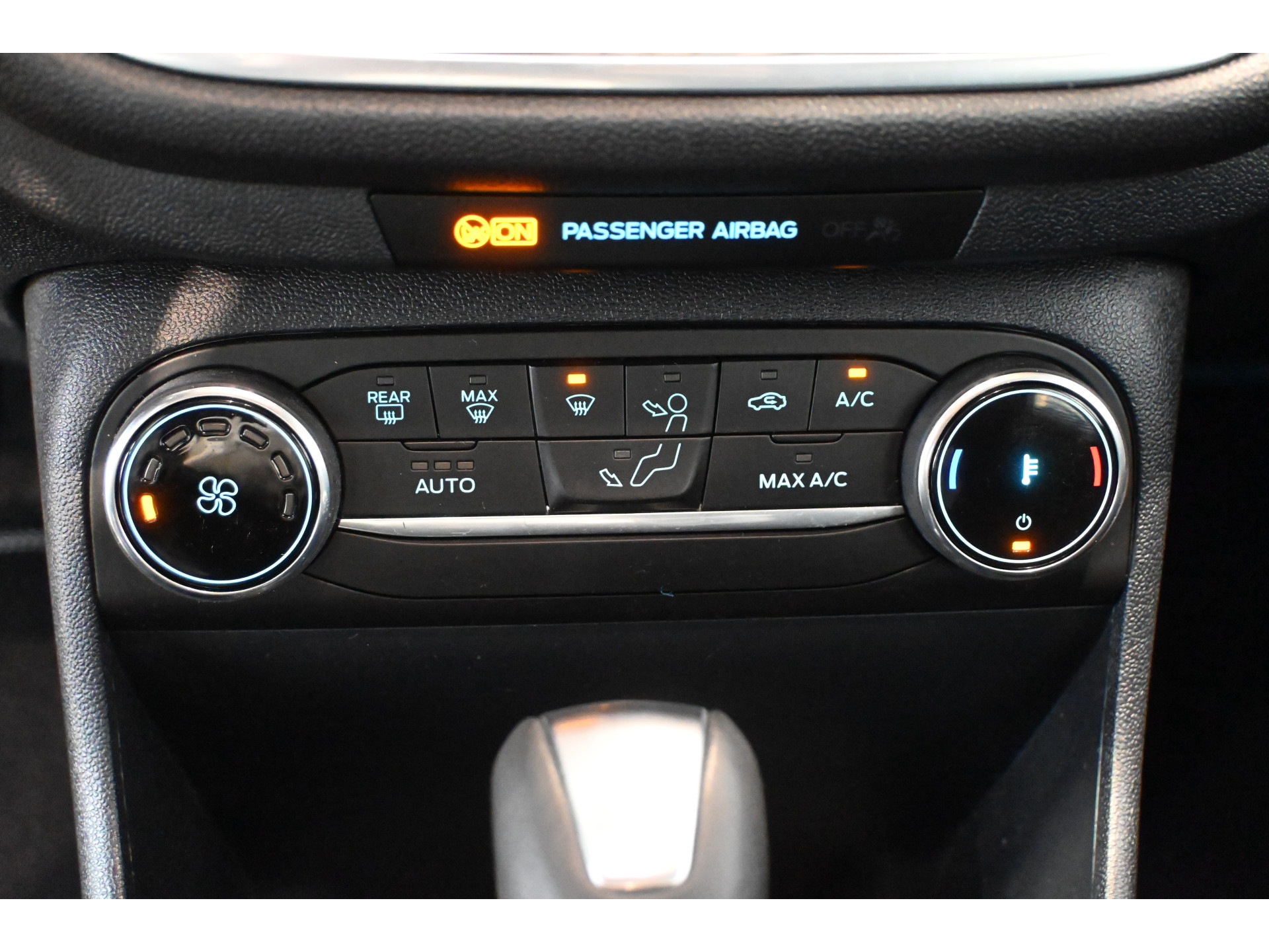 Ford Fiesta 1.0 EcoBoost Titanium Automaat Clima Navigatie LED Carplay Rijklaarprijs Inruil Mogelijk!
