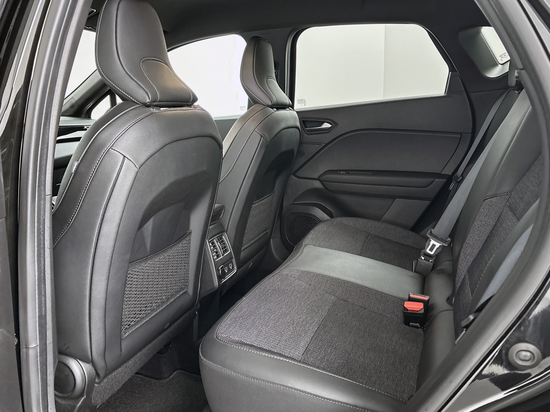 Renault Captur E-Tech plug-in hybrid 160PK SL Rive Gauche | 360 CAMERA | WINTER PACK | NAVI GROOT | BLACK EDITION