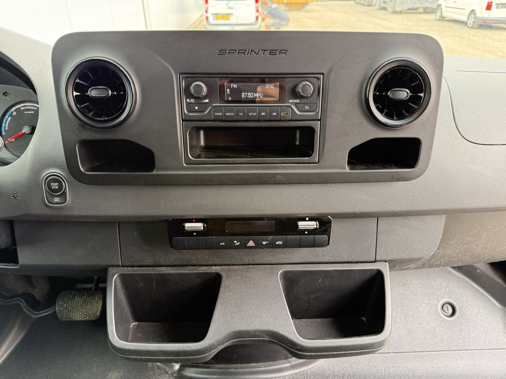 Mercedes-Benz eSprinter 312 55 kWh L2H2 Elektrisch 168 km WLTP 80kw Snelladen StoelverwarmingClimate Control