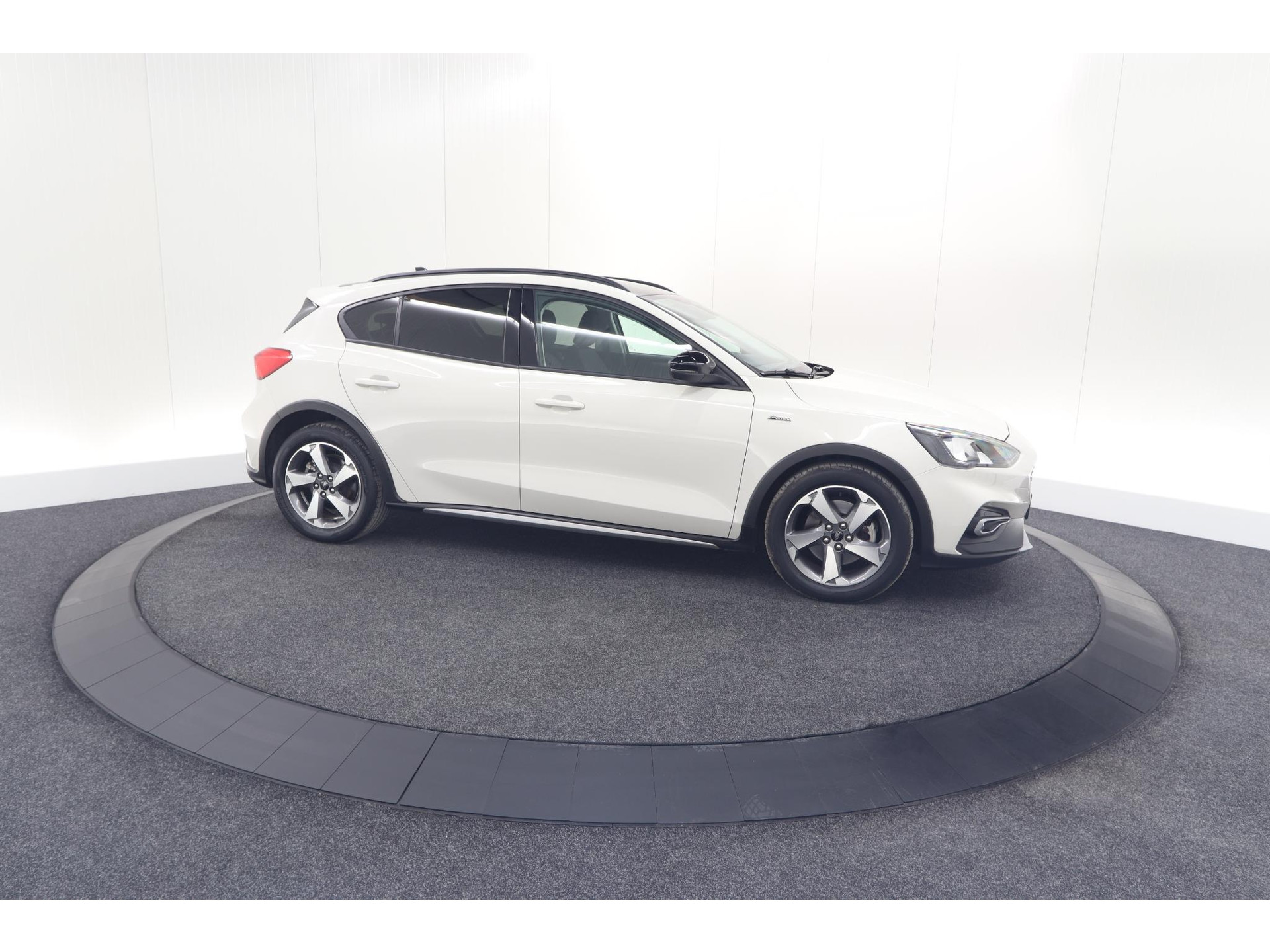 Ford Focus 1.5 EcoBoost Active Business | Lage Kilometerstand | Navigatie | Parkeersensoren | Apple Carplay