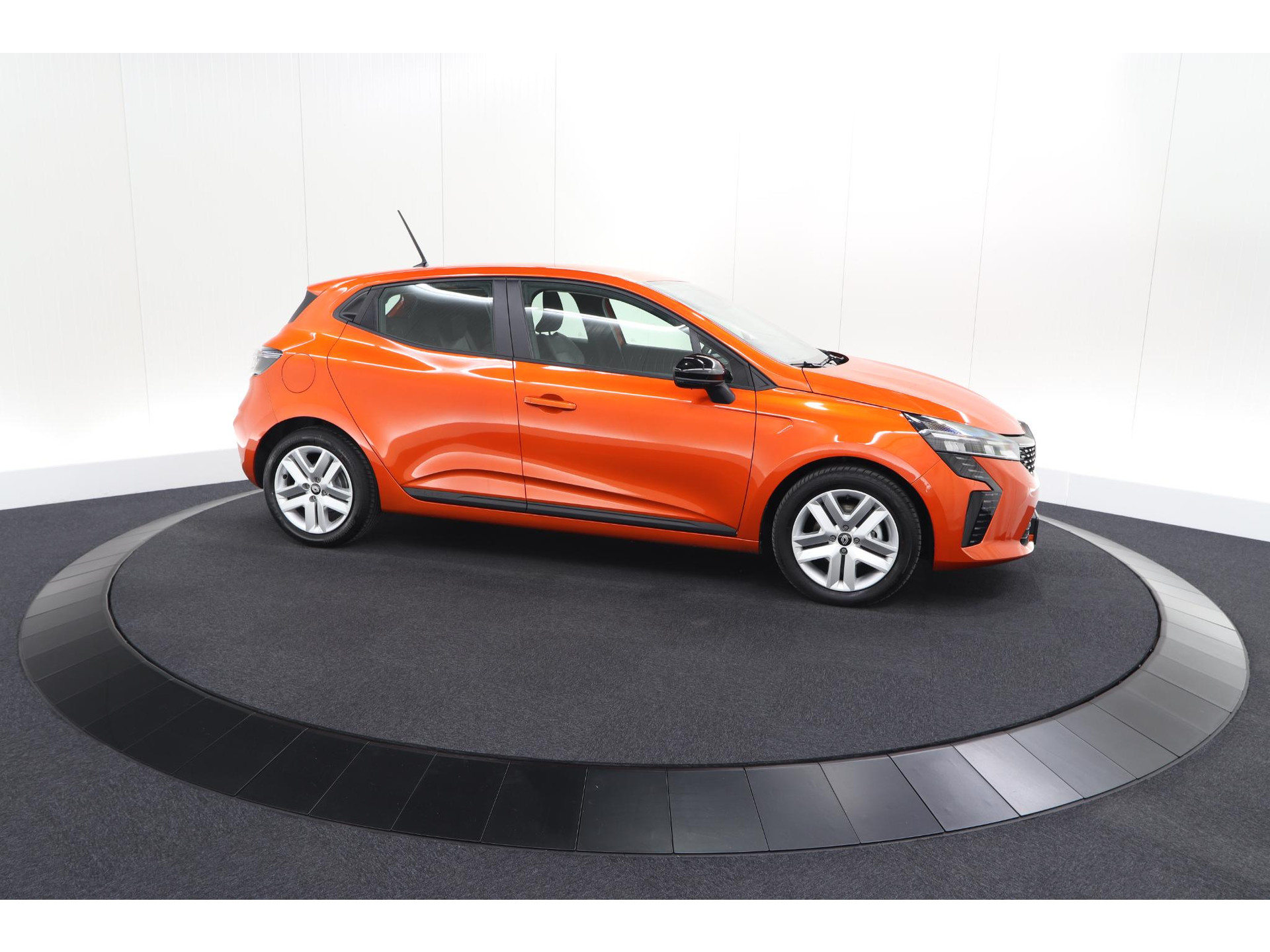 Renault Clio 1.6 E-Tech Full Hybrid 145 Evolution Holland Edition | Apple Carplay | Parkeersensoren | LED | Cruise Control
