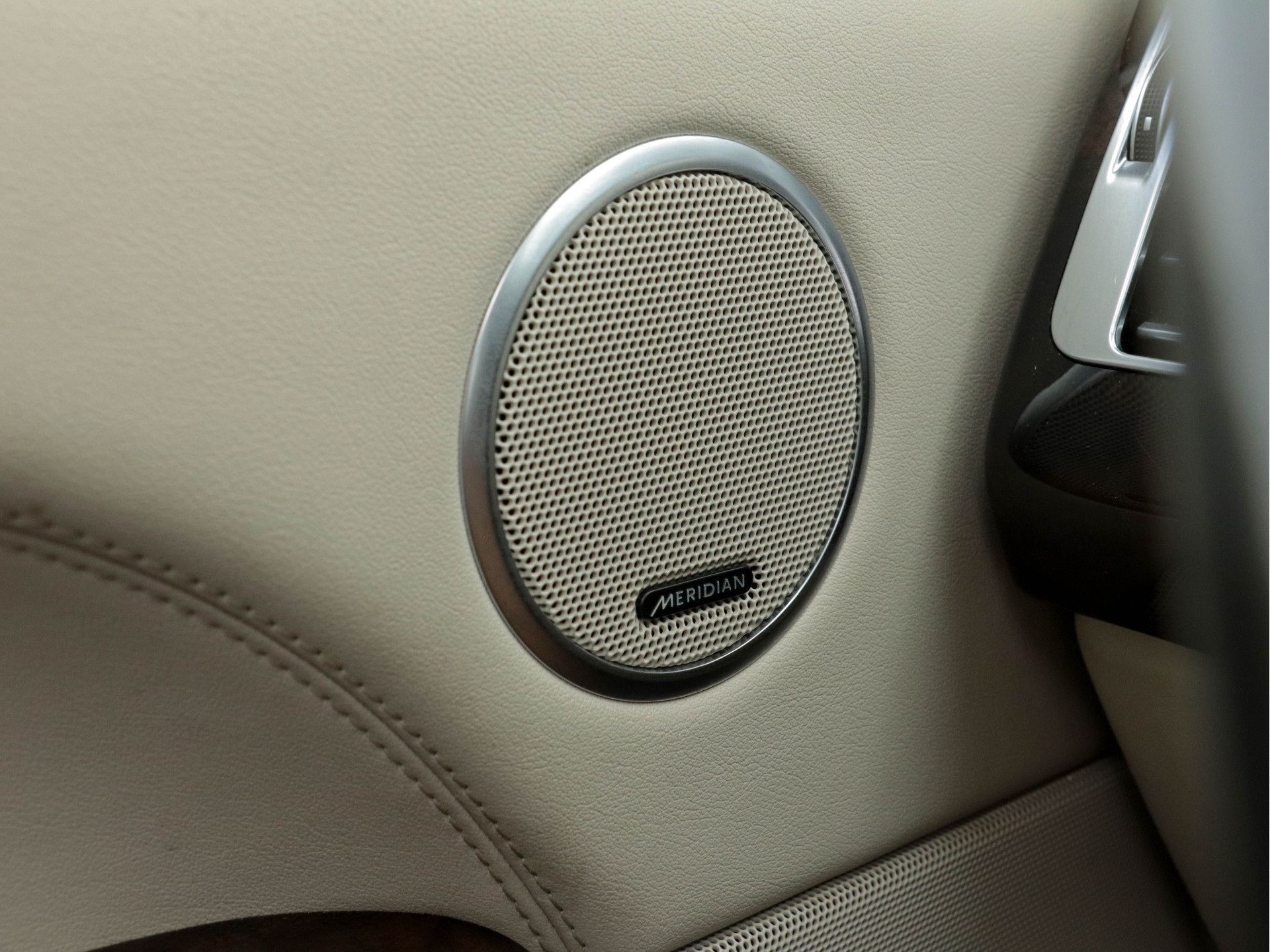 Land Rover Range Rover 3.0 TDV6 Vogue Aut. *PANO | LEATHER | NAVI-FULLMAP | DIGI-COCKPIT | SURROUND-VIEW | BI-XENON | MERIDIAN-AUDIO | MEMORY-PACK | AIR SUSPENSION | HEATED-COMFORTSEATS | SHIFT-PADDLES | 20"ALU*