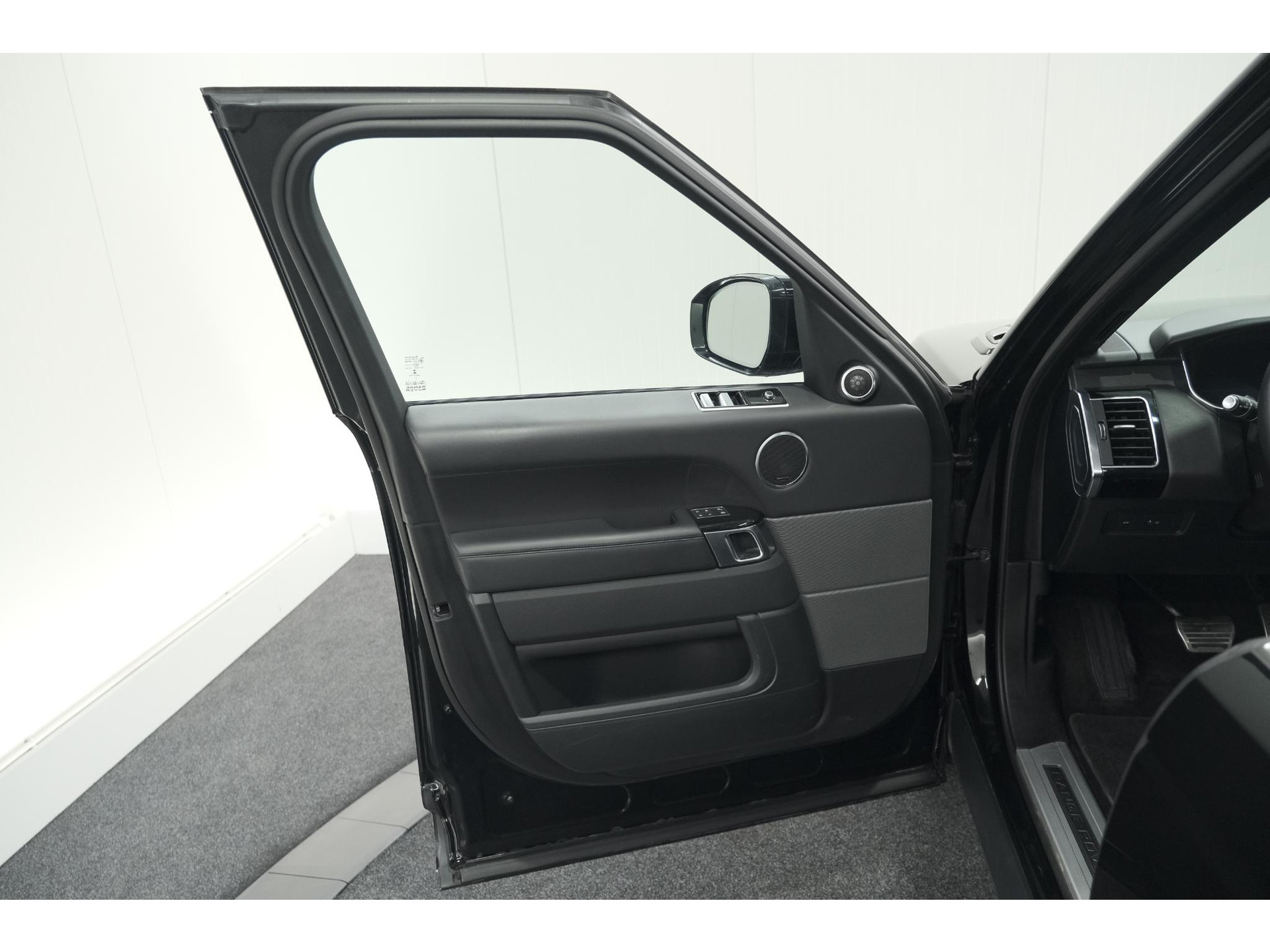 Land Rover Range Rover Sport 3.0 SDV6 HSE Dynamic 3500kg trekgewicht - BTW - Zwart/Zwart
