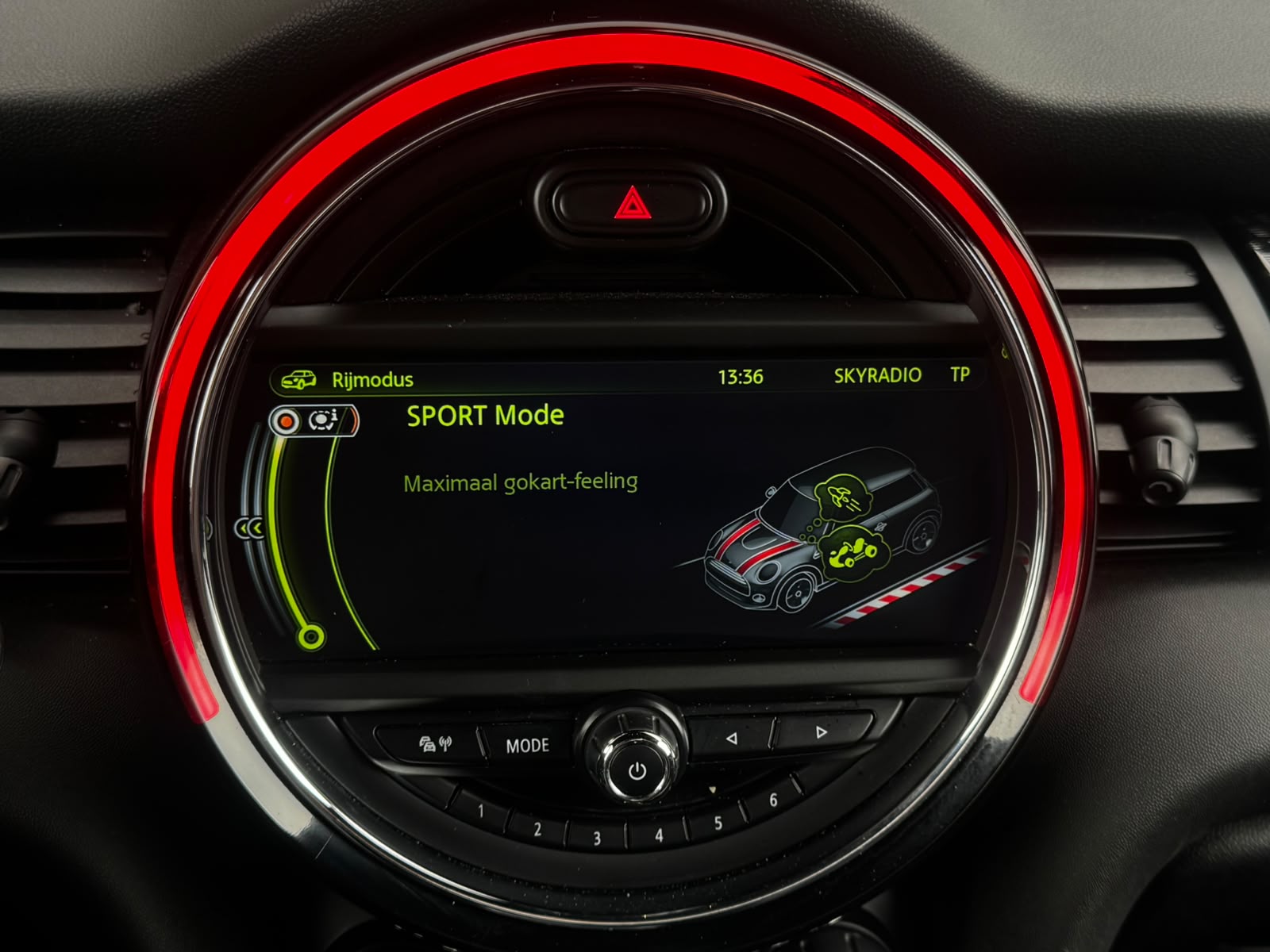 MINI Cooper S 2.0 192PK Chili Serious Business Head-UP Leer LED