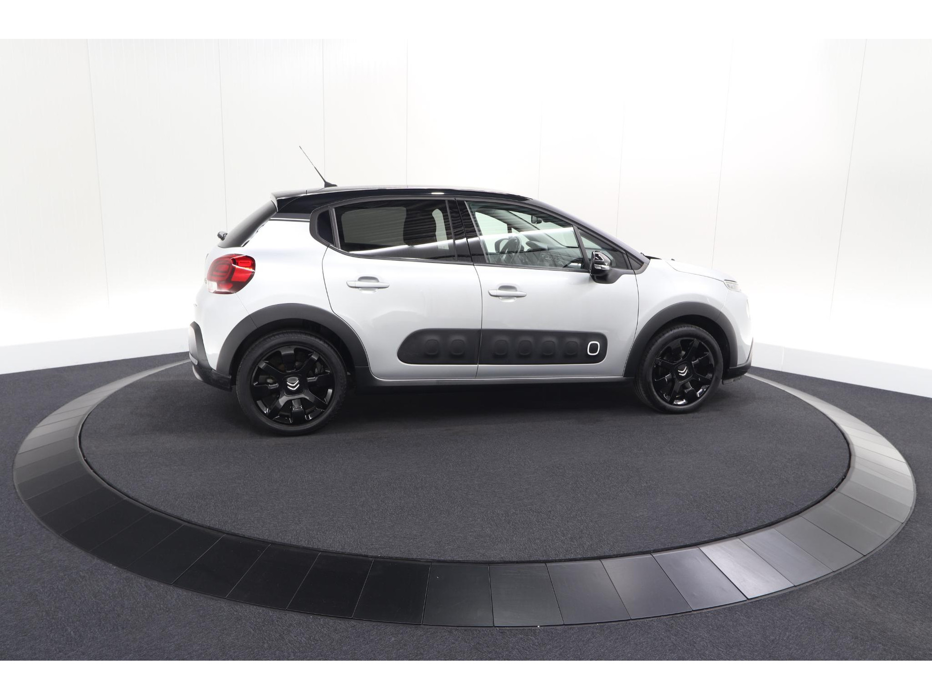 Citroen C3 PureTech 82 S&S Shine | Camera | Navigatie | Climate control | 17 Inch Lichtmetalen Velgen