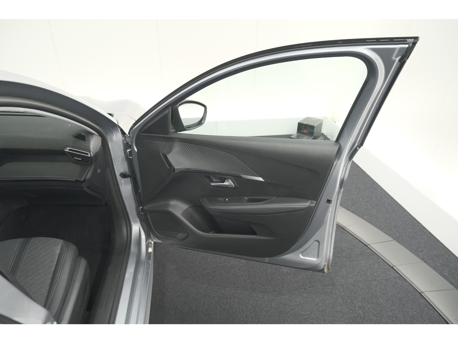 Peugeot 208 PureTech 100 Allure | Apple Carplay | Parkeersensoren | Climate Control