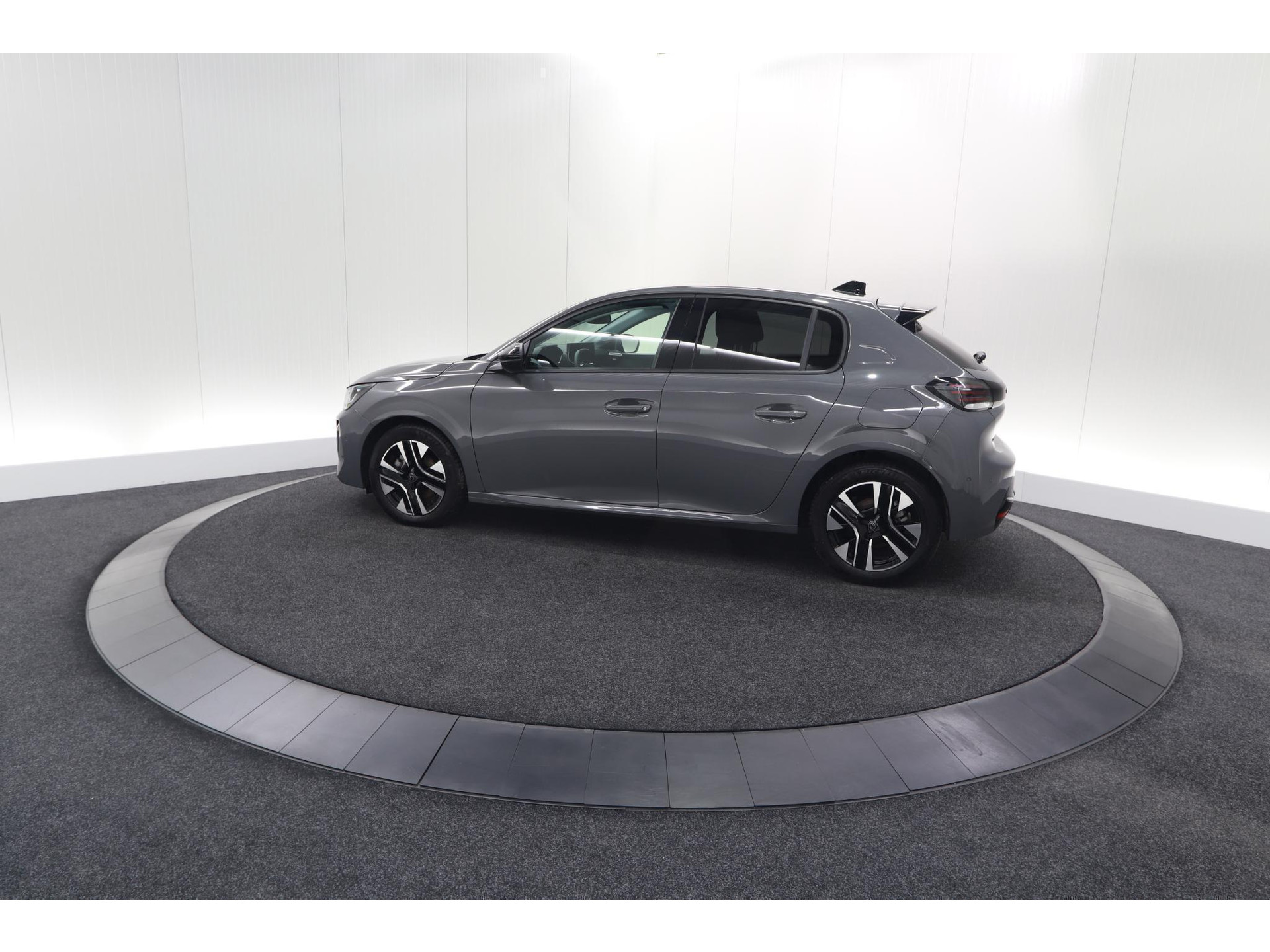 Peugeot 208 PureTech 100 Allure | 360 Camera | Adaptieve Cruise Control | Navigatie | Dodehoekdetectie