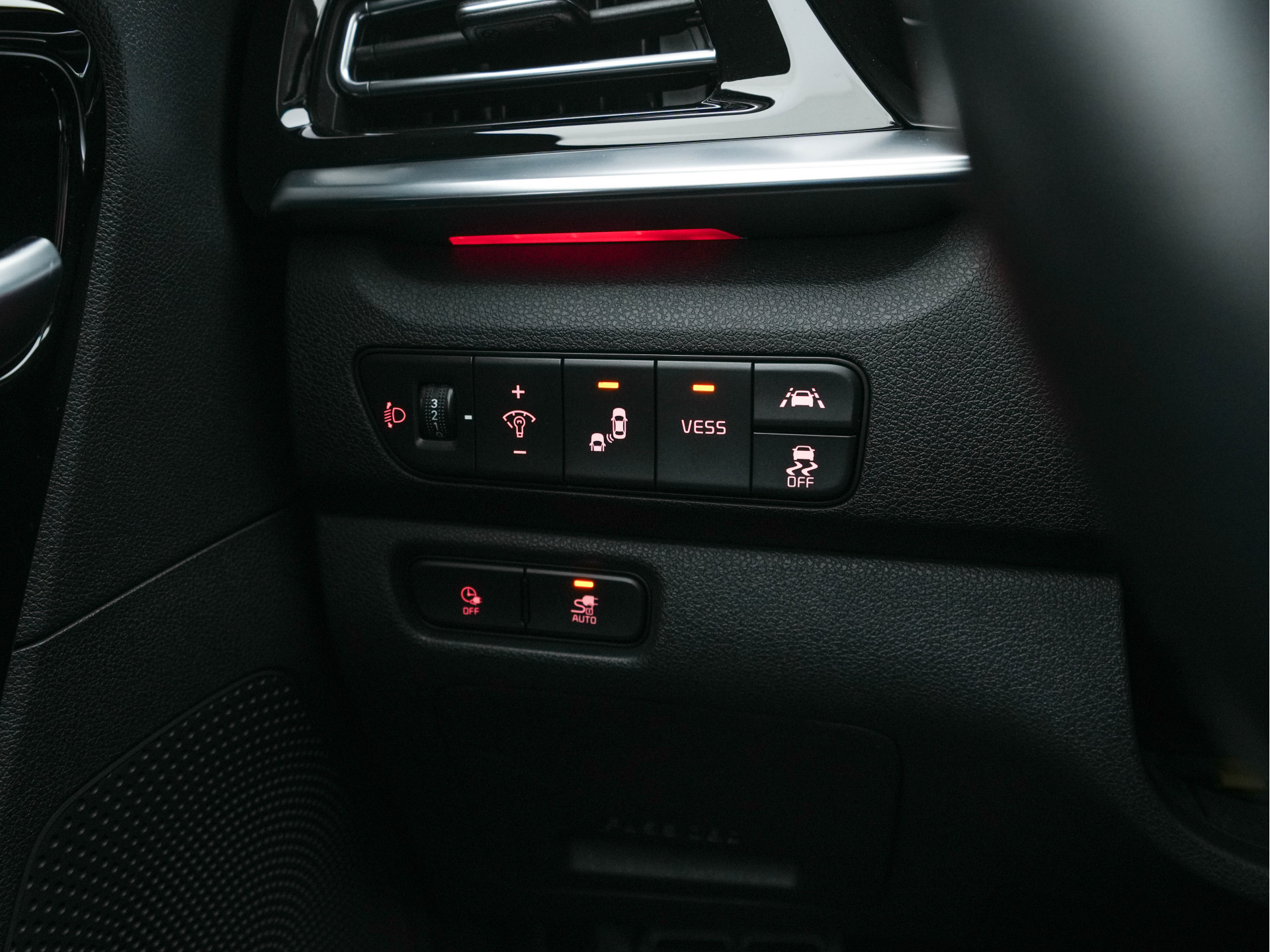 Kia e-Niro DynamicPlusLine 64 kWh [ 3-Fase ] { SOH-99% } (INCL-BTW) Aut. *FULL-LEATHER | NAVI-FULLMAP | DAB | ADAPT.CRUISE | BLINDSPOT | CAMERA | HEATED/COOLED-COMFORTSEATS | KEYLESS | JBL-SOUND | MEMORY-PACK | DIGI-COCKPIT | SHIFT-PADDLES | ...