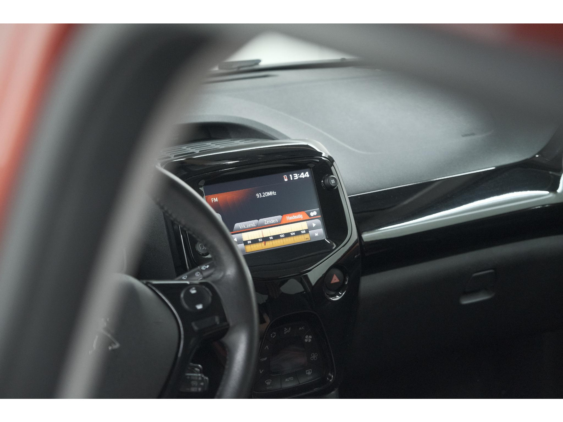 Peugeot 108 1.0 e-VTi Allure TOP! | Elektrisch Vouwdak | Trekhaak | Camera | Apple Carplay
