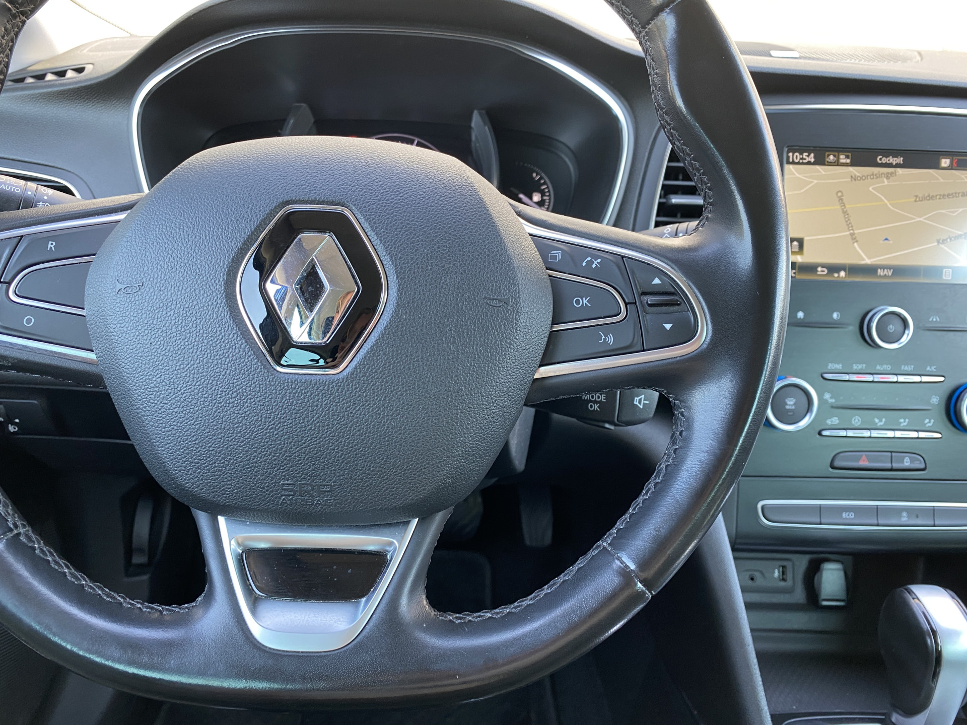 Renault Mégane Estate 1.3 TCe Bose 160 pk AUT. | navigatie | cruise control | trekhaak | bose audio | keyless | privacy glas