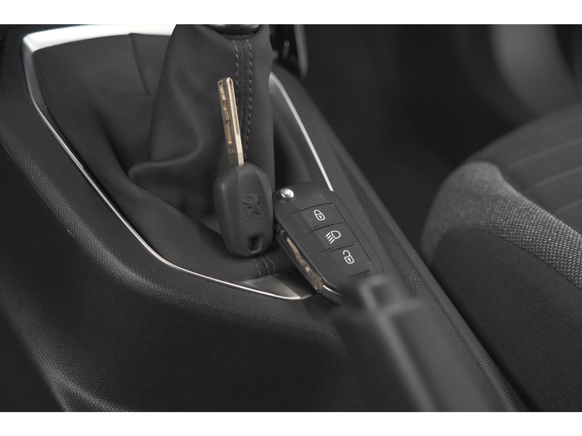 Peugeot 2008 PureTech 130 Active | Camera | Apple Carplay | Parkeersensoren | Stoelverwarming