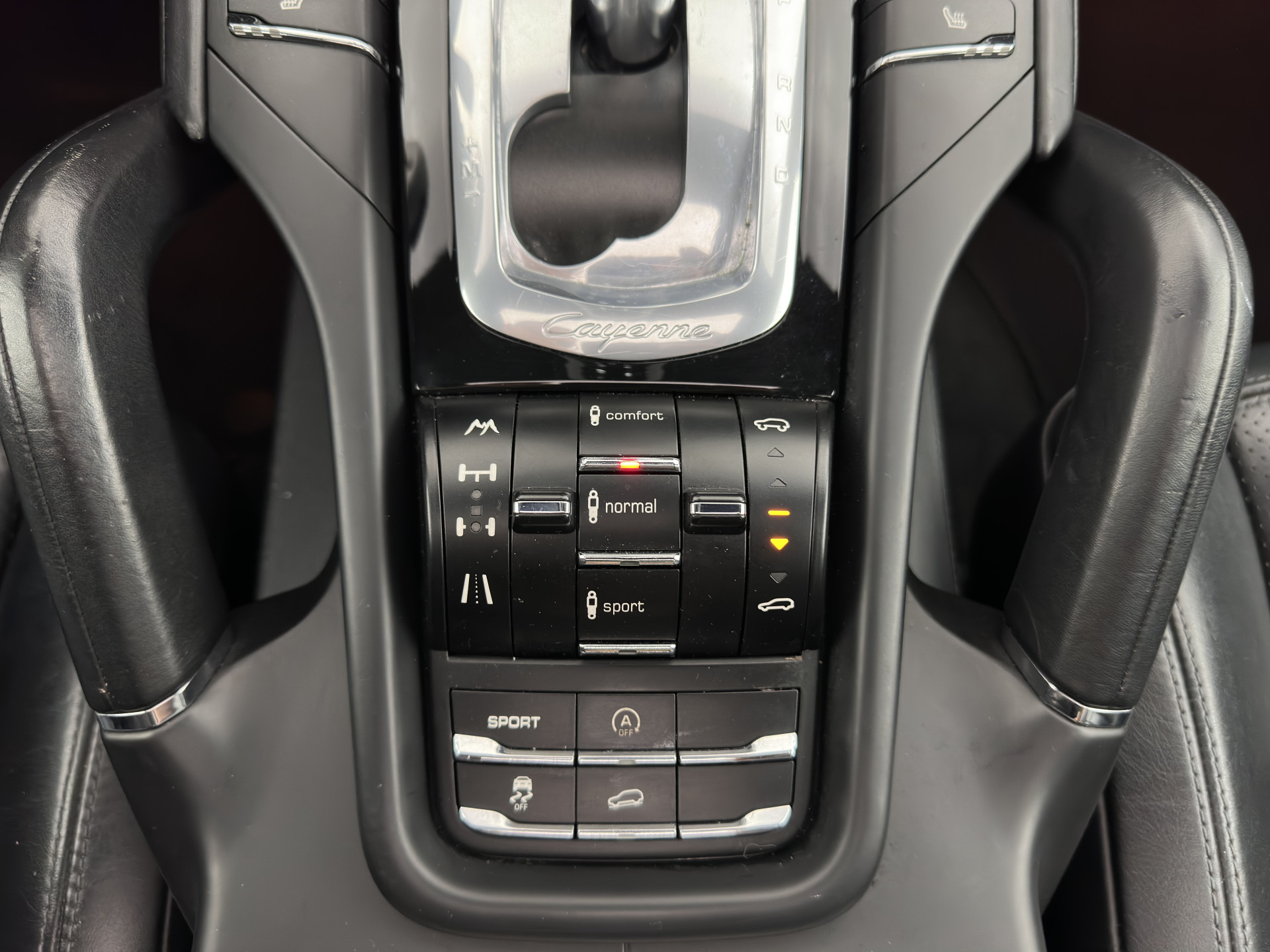 Porsche Cayenne 3.0 D Aut. *PANO | LEATHER | XENON-PLUS | SPORT-CHRONO | HEATED-COMFORTSEATS | BOSE-SOUND | MEMORY-PACK |  AIR-SUSPENSION | NAVI-FULLMAP | TOWBAR | LANE-ASSIST | SHIFT-PADDLES | 18''ALU*