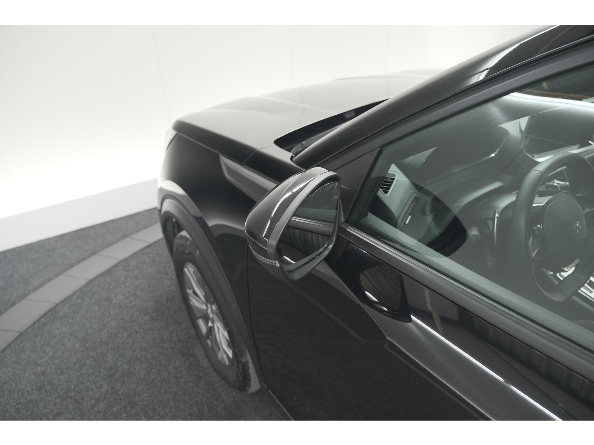 Peugeot 2008 PureTech 130 EAT8 Active Pack | Parkeersensoren | Apple CarPlay | Climate Control | Stoelverwarming