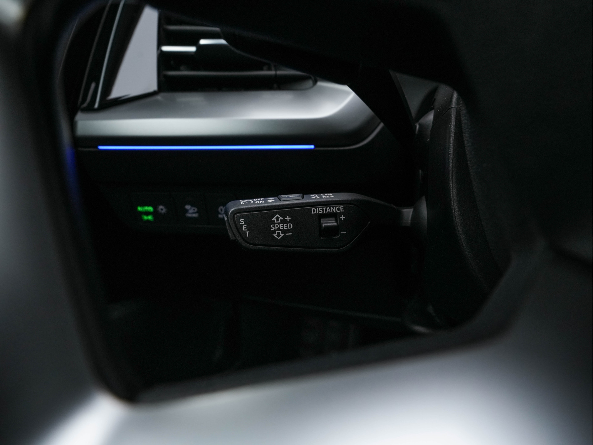 Audi Q4 e-tron 40 Launch edition Advanced Plus 77 kWh (3-Fase-11 kW) {SOH-93%} (INCL-BTW) *HEATPUMP | ADAPT-CRUISE | MATRIX-LED | NAVI-FULLMAP | KEYLESS | CAMERA | DIGI-COCKPIT | DAB | AMBIENT-LIGHT | HEATED-SPORTSEATS | SHIFT-PADDLES | PRIVACY-GLASS | 19