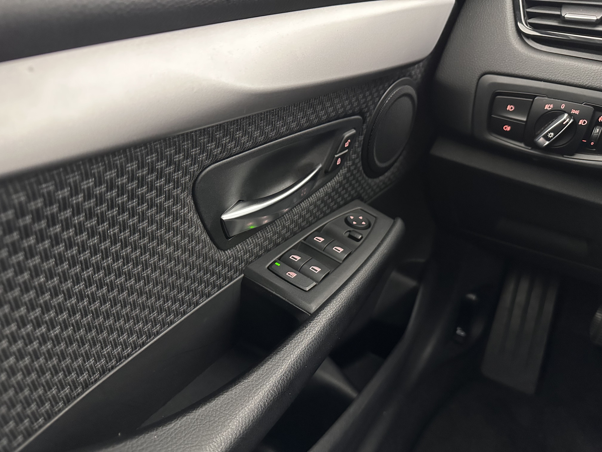 BMW 2-serie Active Tourer 218d Essential *NAVI-FULLMAP | COMFORTSEATS | PRIVACY-GLASS | ECC | PDC | CRUISE | TOWBAR | 17''ALU *