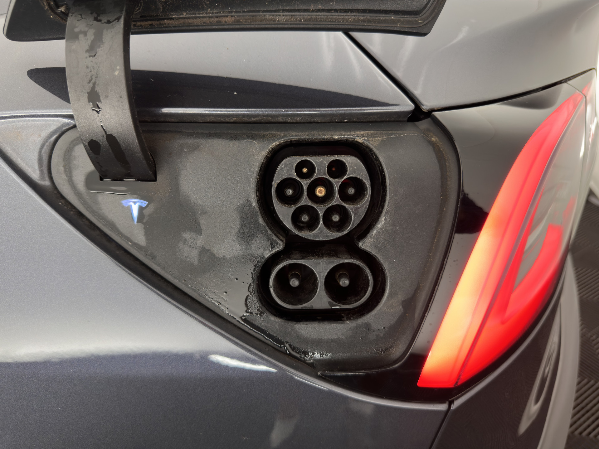 Tesla Model 3 Standard RWD Plus 60 kWh [ 3-Fase ] {SOH-88%} (INCL-BTW) Aut. *PANO | AUTO-PILOT | LEATHER | KEYLESS | FULL-LED | MEMORY-PACK | SURROUND-VIEW | DAB | CARPLAY | DIGI-COCKPIT | LANE-ASSIST | COMFORT-SEATS | 18"ALU*