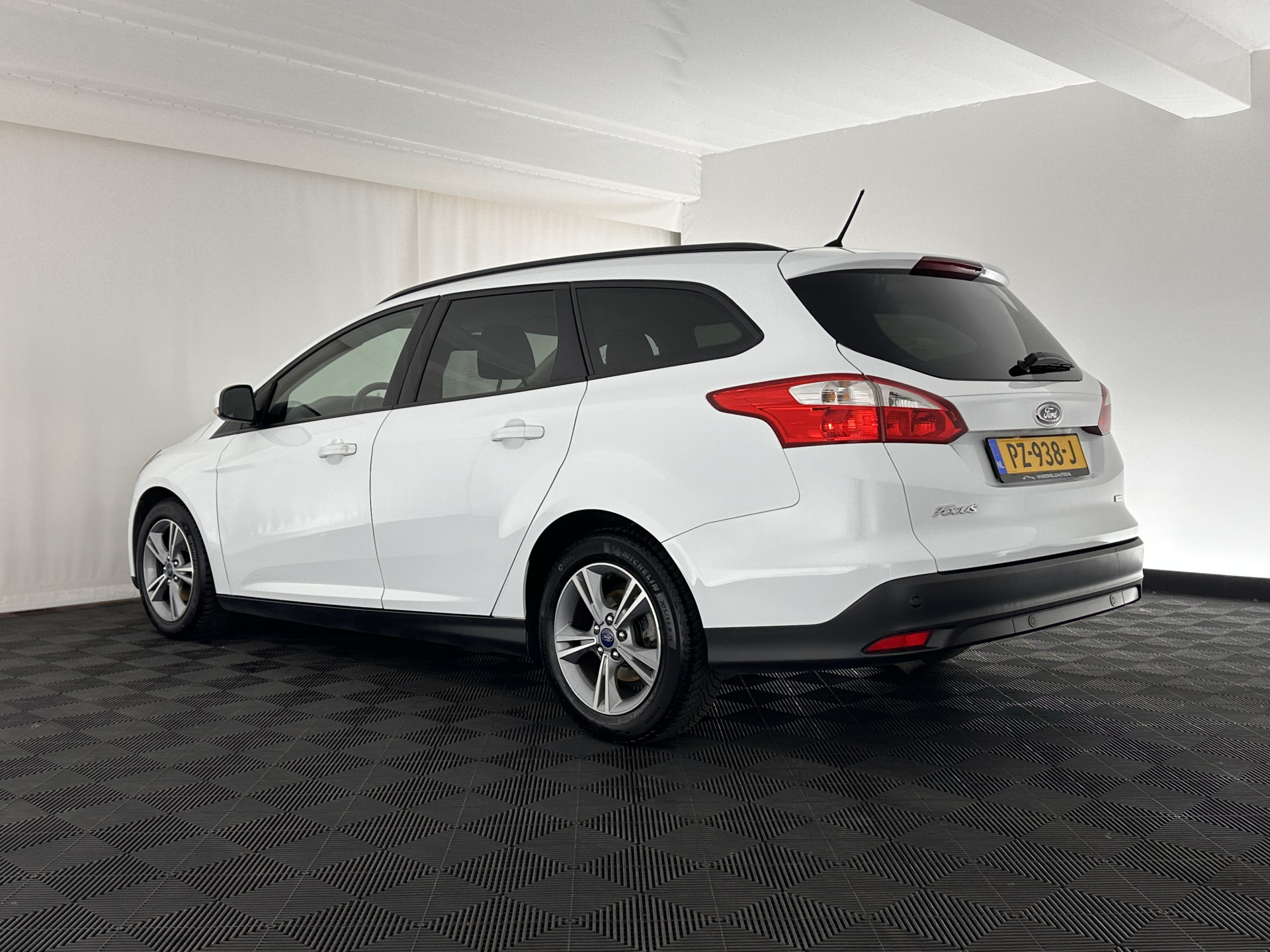 Ford Focus Wagon 1.0 EcoBoost Titanium MOTOR DEFECT !!!*NAVI-FULLMAP | COMFORT-SEATS | ECC | PDC | CRUISE | PARKPILOT | HEATED-SEATS | 16''ALU*