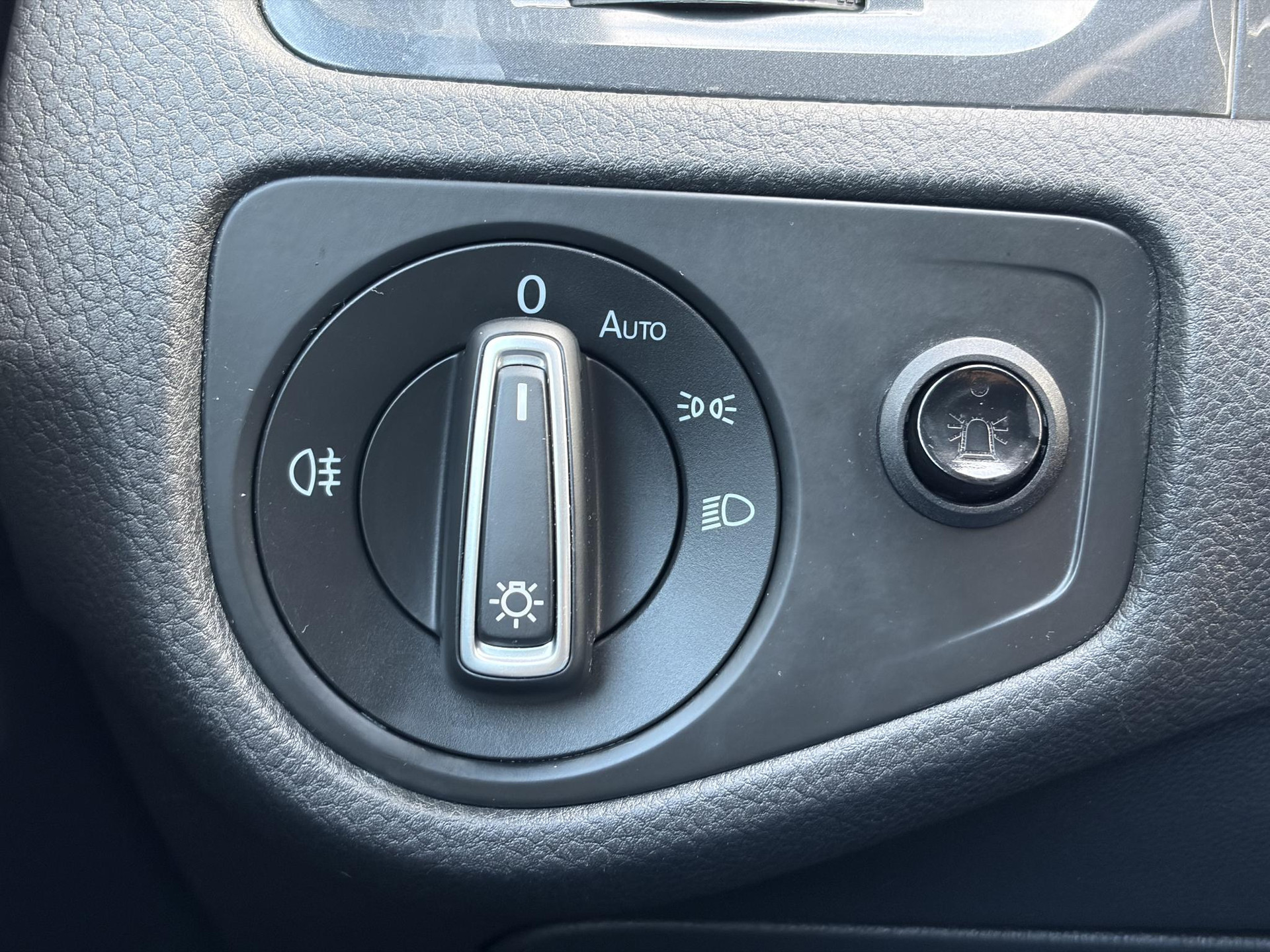 Volkswagen e-Golf ✓SOH 84,55%✓Carplay✓Navi✓LED✓Clima✓Cruise✓Pdc V+A✓Lm velgen✓N.A.P✓Apk tot 07-2027