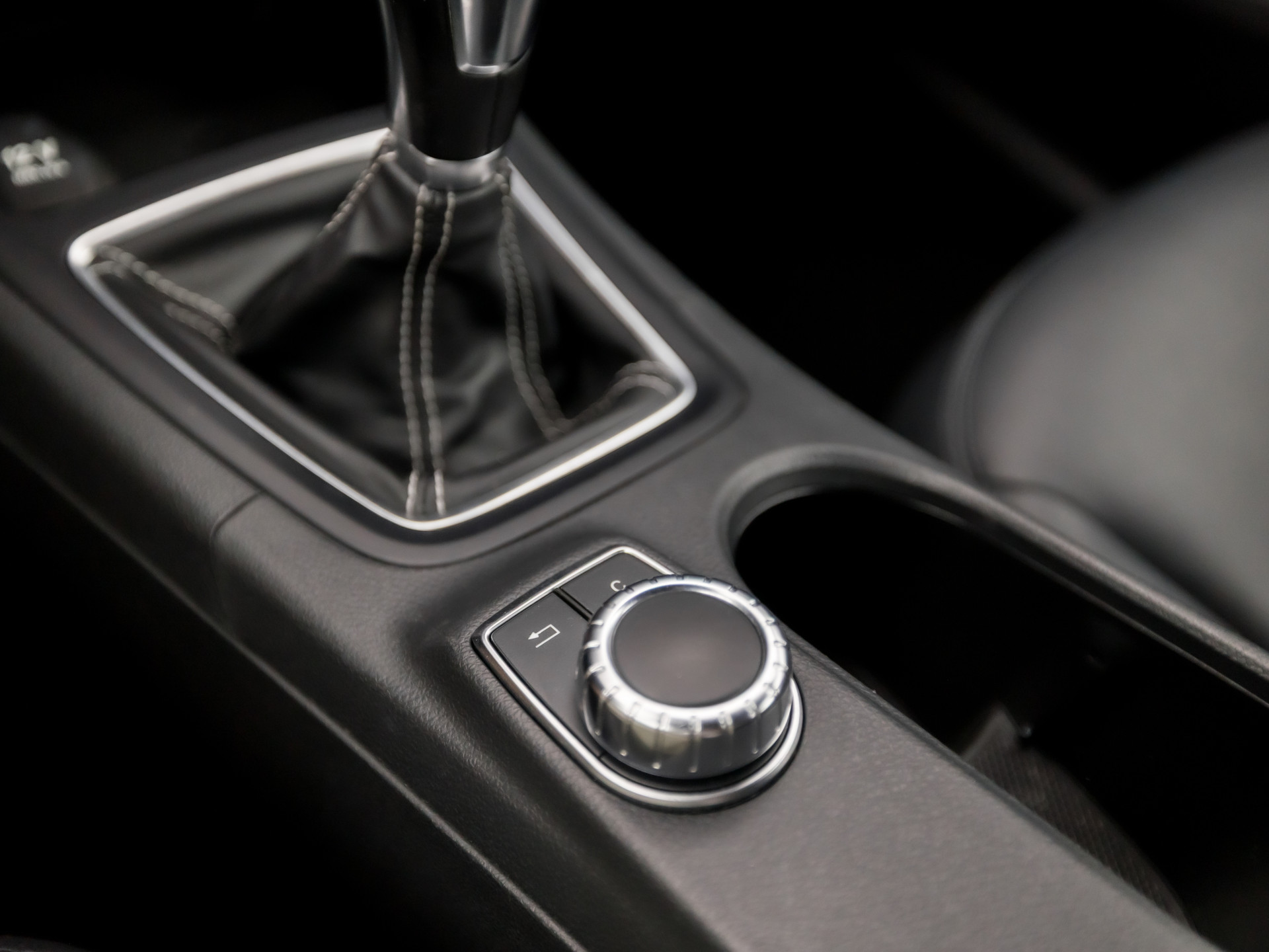 Mercedes-Benz B-Klasse 200 AMG Sport 157Pk (GROOT NAVI, CLIMATE, CAMERA, HARMAN/KARDON, STOELVERWARMING, LEDEREN SPORTSTOELEN, HARMAN/KARDON, XENON, ZWART HEMEL, NIEUWSTAAT)