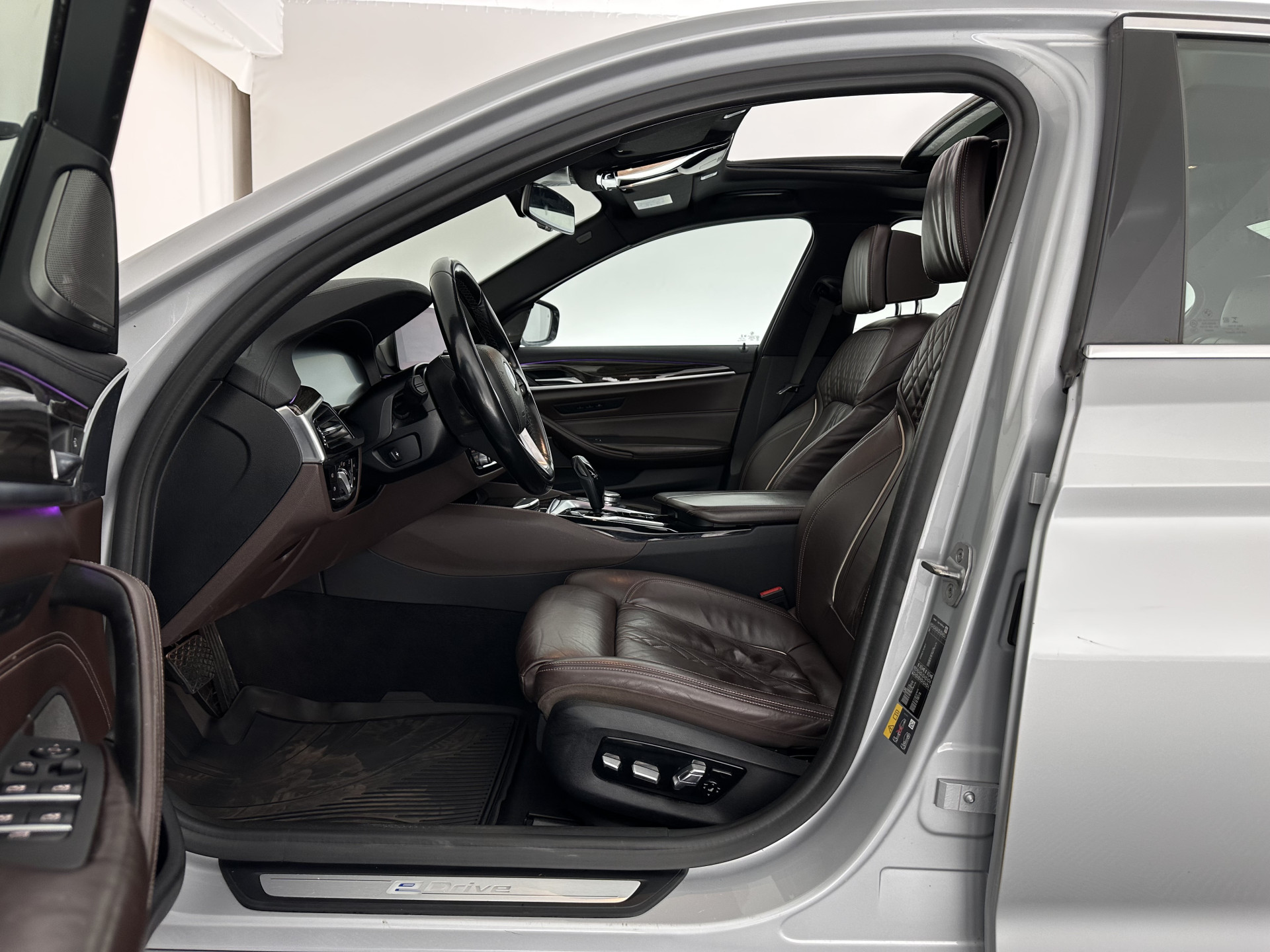 BMW 5-serie 530e iPerformance High Executive (Plug-in) Aut.*PANO | LEATHER | FULL-LED | TOPVIEW | KEYLESS | HARMAN/KARDON | BLINDSPOT | MEMORY-PACK | HEATED-COMFORTSEATS | DIGI-COCKPIT | AMBIENTLIGHT | NAVI-FULLMAP | 20''ALU*