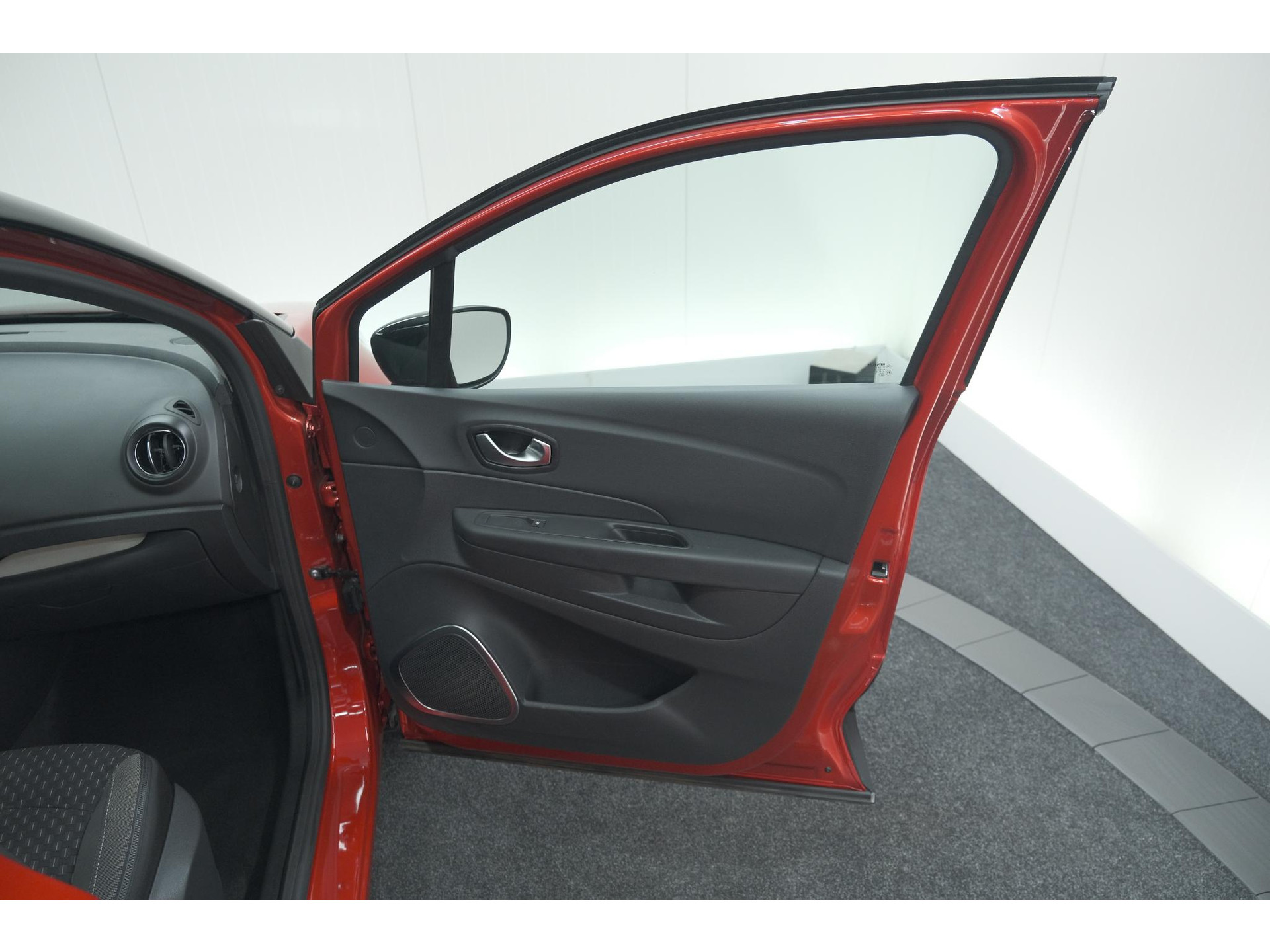 Renault Captur TCe 120 EDC Intens | Trekhaak | Camera | Navigatie | Parkeersensoren