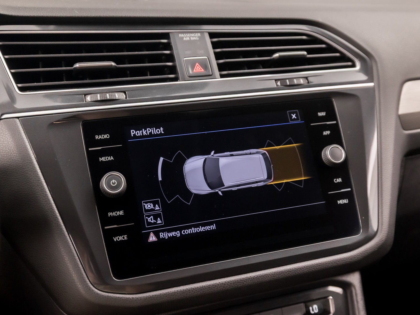 Volkswagen Tiguan Allspace 1.4 TSI Sportline 7 Persoons 150Pk Automaat (APPLE CARPLAY, GROOT NAVI, CLIMATE, GETINT GLAS, SPORTSTOELEN, PARKEERSENSOREN, ADAPTIVE CRUISE, NIEUWSTAAT)