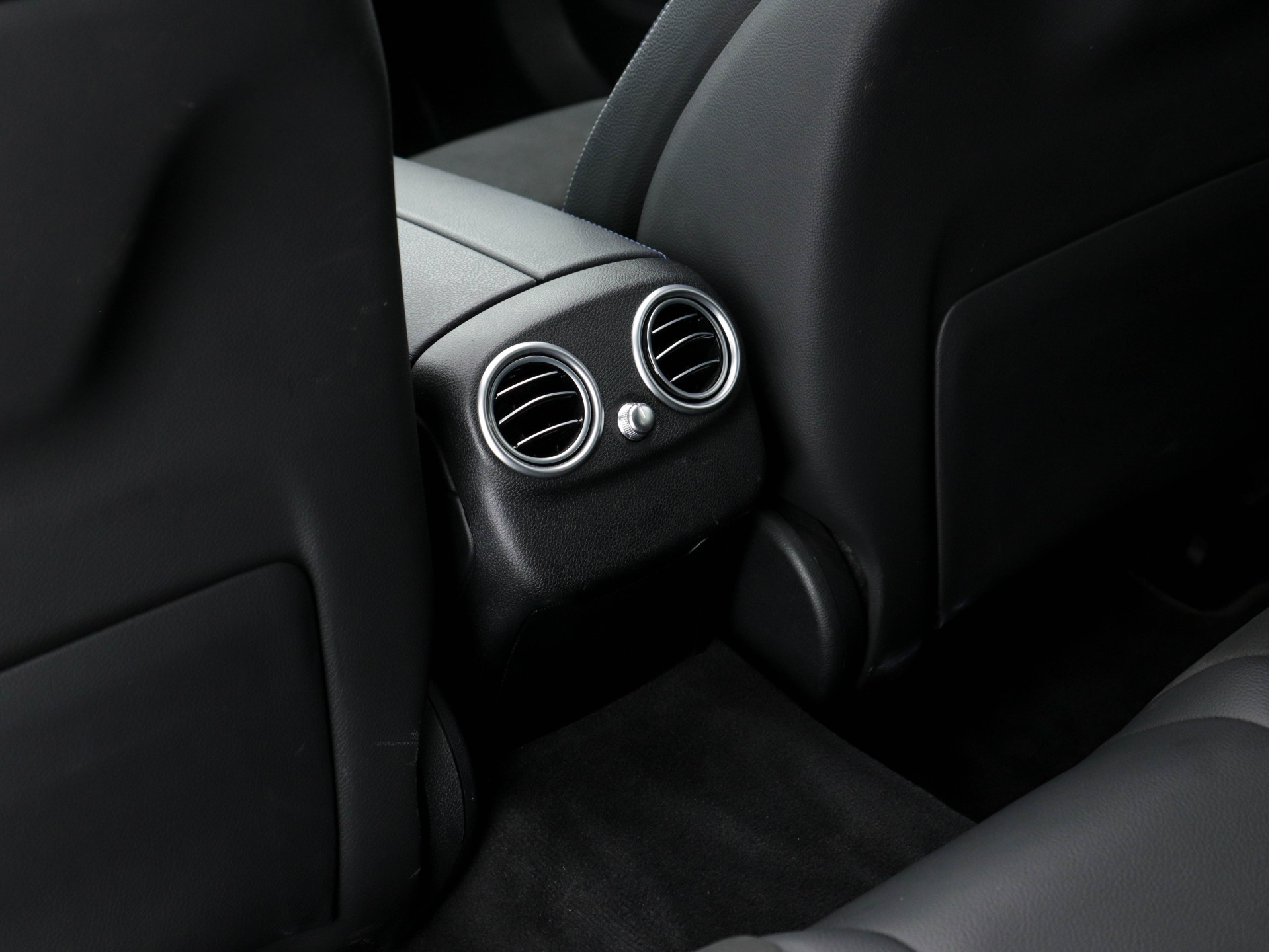 Mercedes-Benz C-klasse Estate 300 e Business Solution AMG Limited Plug in (INCL-BTW) Aut. *PANO | LEATHER-ALCANTARA | FULL-LED | NAVI-FULLMAP | TOP-VIEW | BLIND-SPOT | PREMIUM-AUDIO | DAB | CARPLAY | AMBIENT-LIGHT | DIGI-COCKPIT | SPORT-SEATS | 18"ALU*