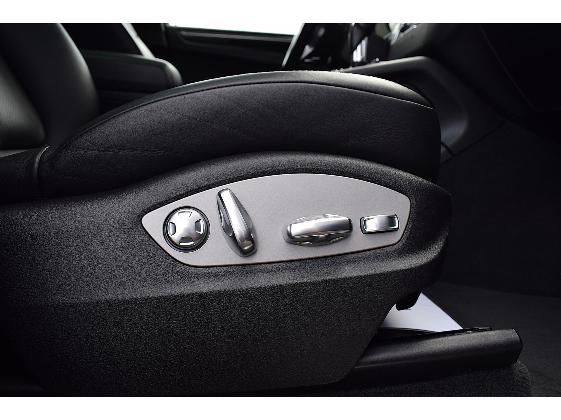 Porsche Macan 3.0 S | Apple CarPlay | NAP | Luchtvering | Pano | Bose | Memory | Leer