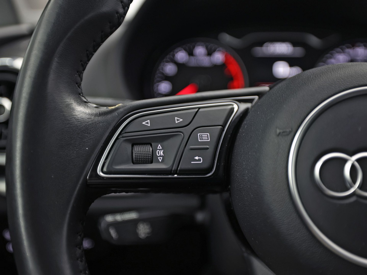 Audi A3 Sportback 1.0 TFSI Sport (GROOT NAVI, DYNAMISCHE KNIPPERLICHTEN, PARKEERSENSOREN, SPORTSTOELEN, CRUISE, LM VELGEN, BLUETOOTH, NIEUWSTAAT)
