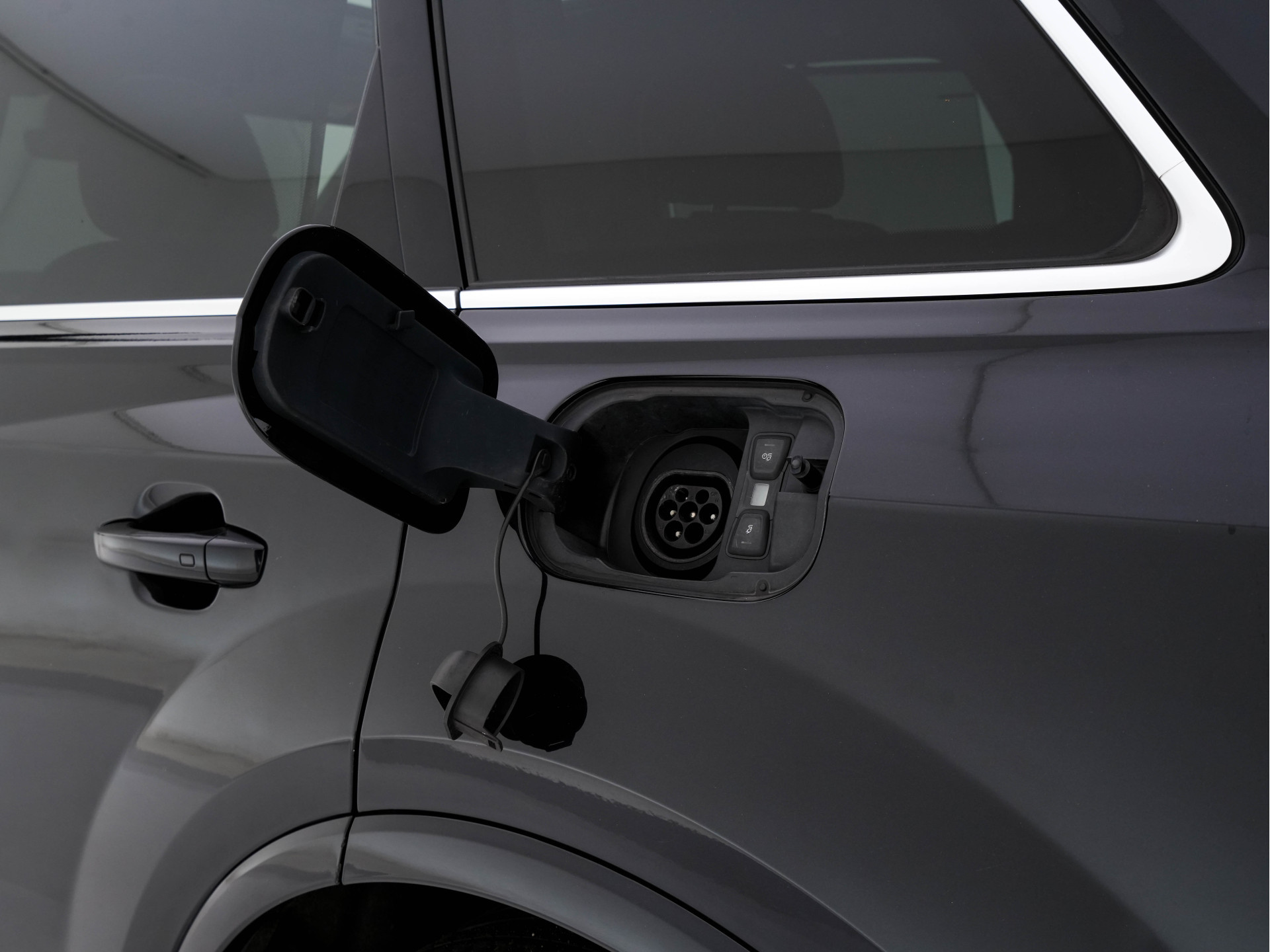 Audi Q7 3.0 TDI e-tron Quattro Sport (Plug-In) Aut. *PANO | LEATHER | ADAPTIVE-CRUISE | MATRIX-LED | BOSE-AUDIO | BLINDSPOT | MEMORY-PACK | DIGI-COCKPIT | HEATED-SPORTSEATS | NAVI-FULLMAP | CAMERA | HEAD-UP | SHIFTPADDLES | TOWBAR | 21"*