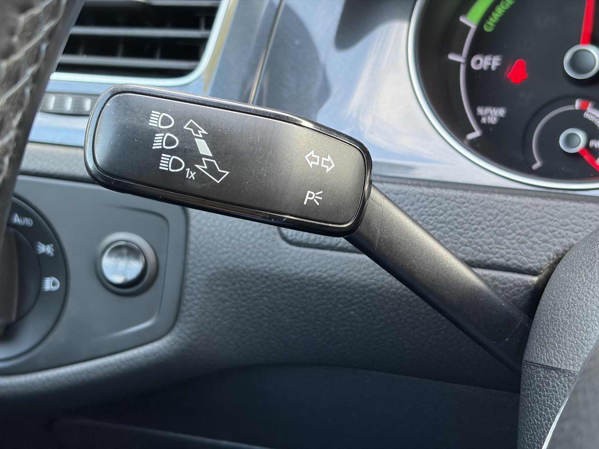 Volkswagen e-Golf ✓SOH 84,55%✓Carplay✓Navi✓LED✓Clima✓Cruise✓Pdc V+A✓Lm velgen✓N.A.P✓Apk tot 07-2027