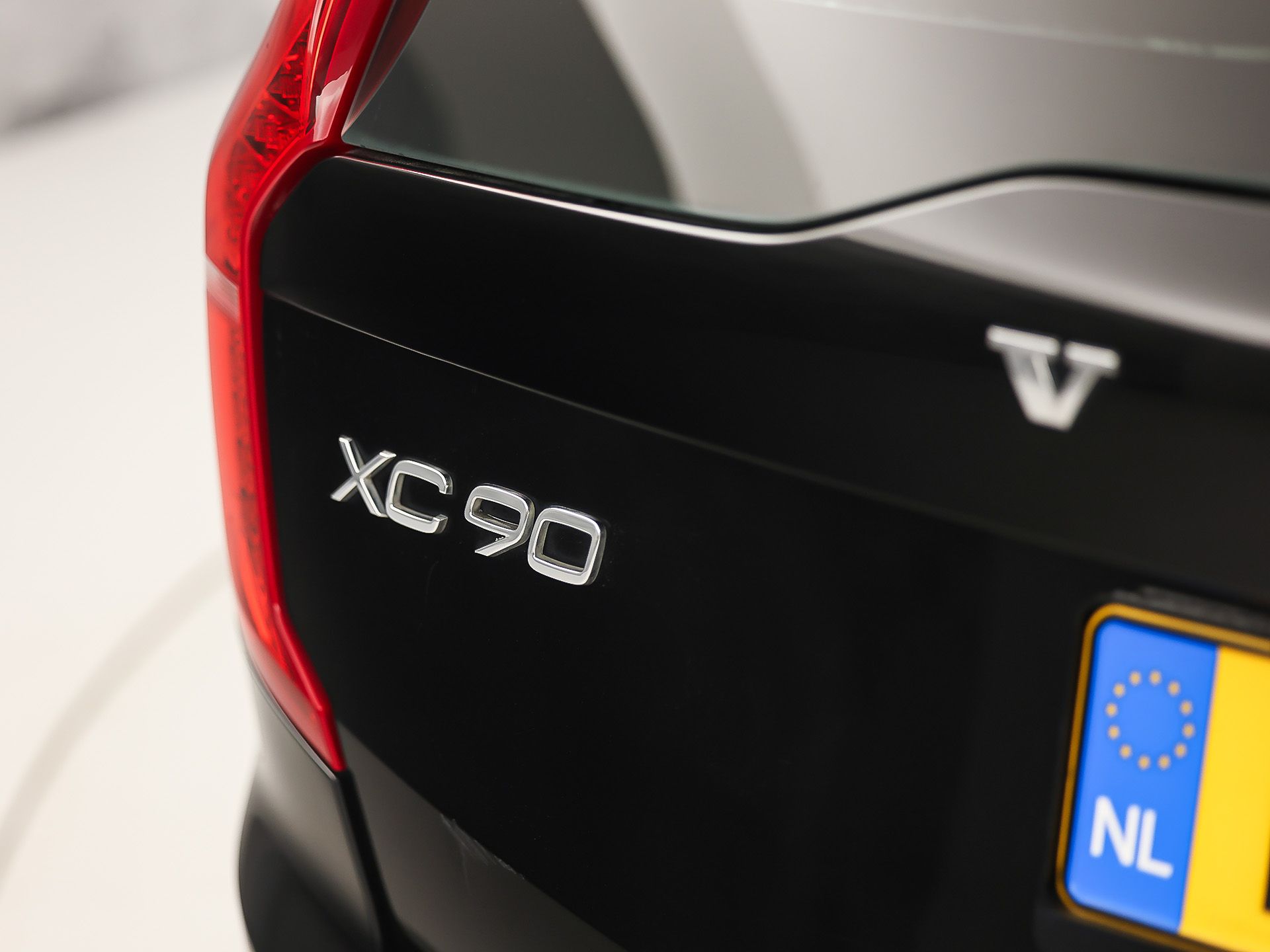 Volvo XC90 2.0 T8 Twin Engine AWD Inscription Automaat 407Pk (PANORAMADAK, APPLE CARPLAY, MEMORY SEATS, STOELVERWARMING/KOELING, CAMERA, GETINT GLAS, LEDER, TREKHAAK, NIEUWE APK)