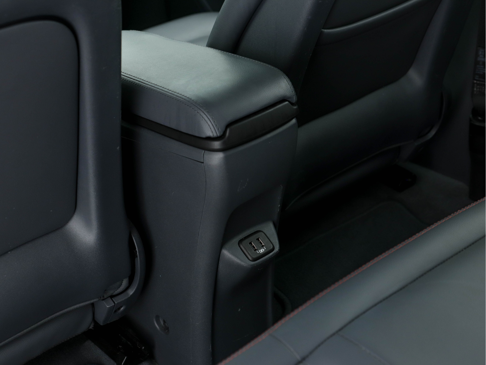 Opel Ampera-e Business Executive 60 kWh (INCL-BTW)  Aut. *LEATHER | BOSE-SOUNDSYSTEM | DIGI-COCKPIT | KEYLESS | CCS-FASTLOADER | FULL-LED | DAB | NAVI-FULLMAP | CRUISE | CARPLAY | LANE-ASSIST | COMFORT-SEATS | 17"ALU*