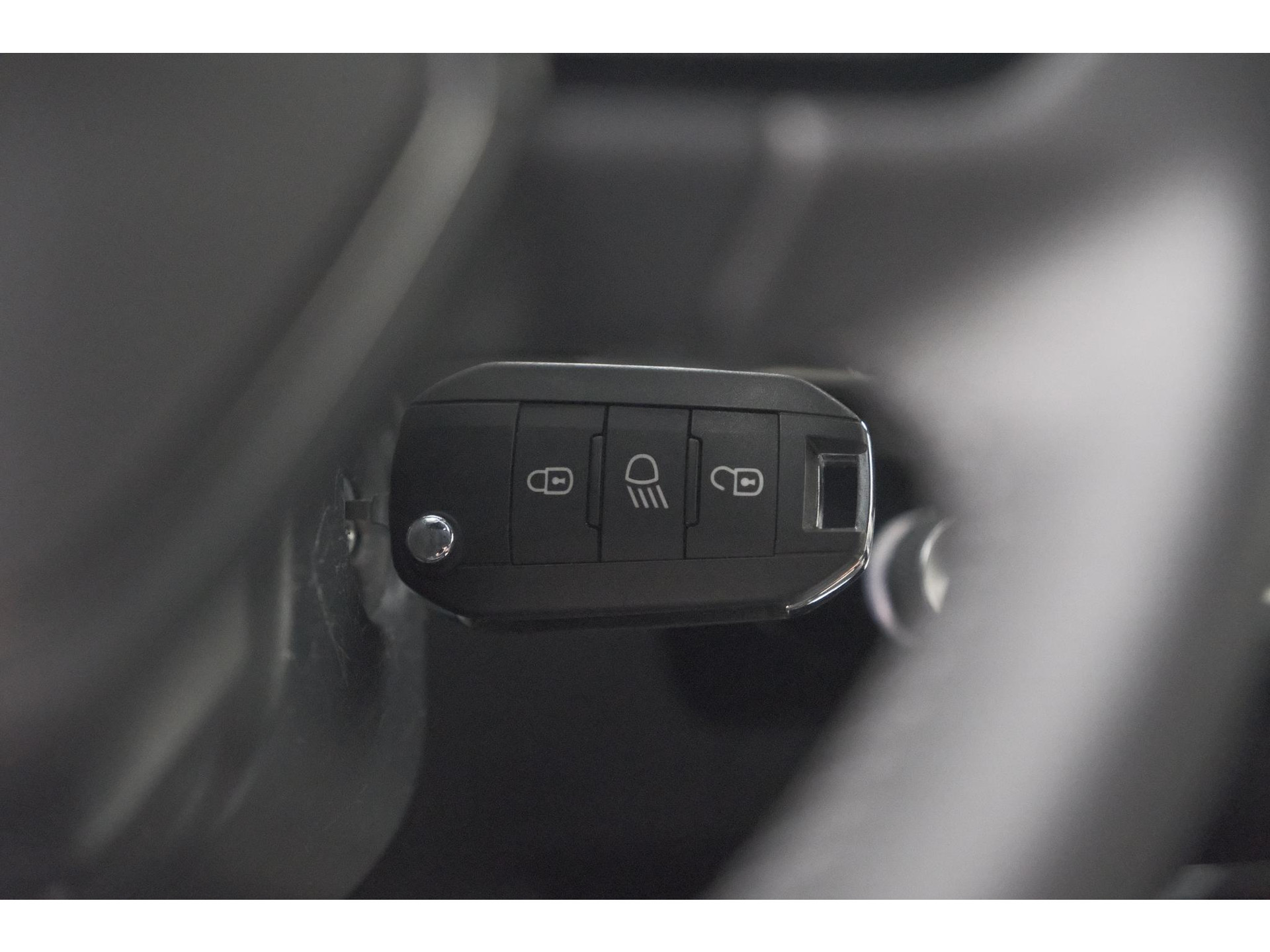 Peugeot 2008 1.2 Hybrid 145 Allure | Apple Carplay | Climate Control | Parkeersensoren Voor + Achter