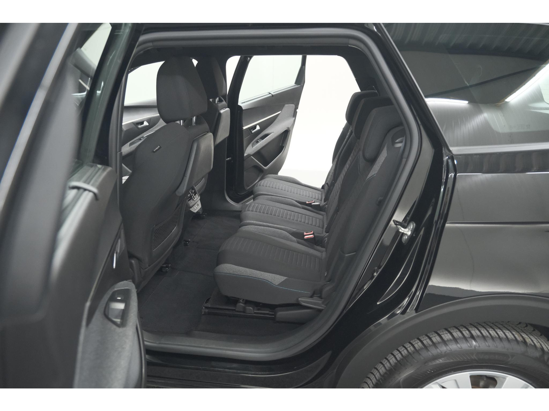 Peugeot 5008 PureTech 130 EAT8 Active Pack Business | 7 Zitplaatsen | Camera | Navigatie | Apple Carplay | Parkeersensoren