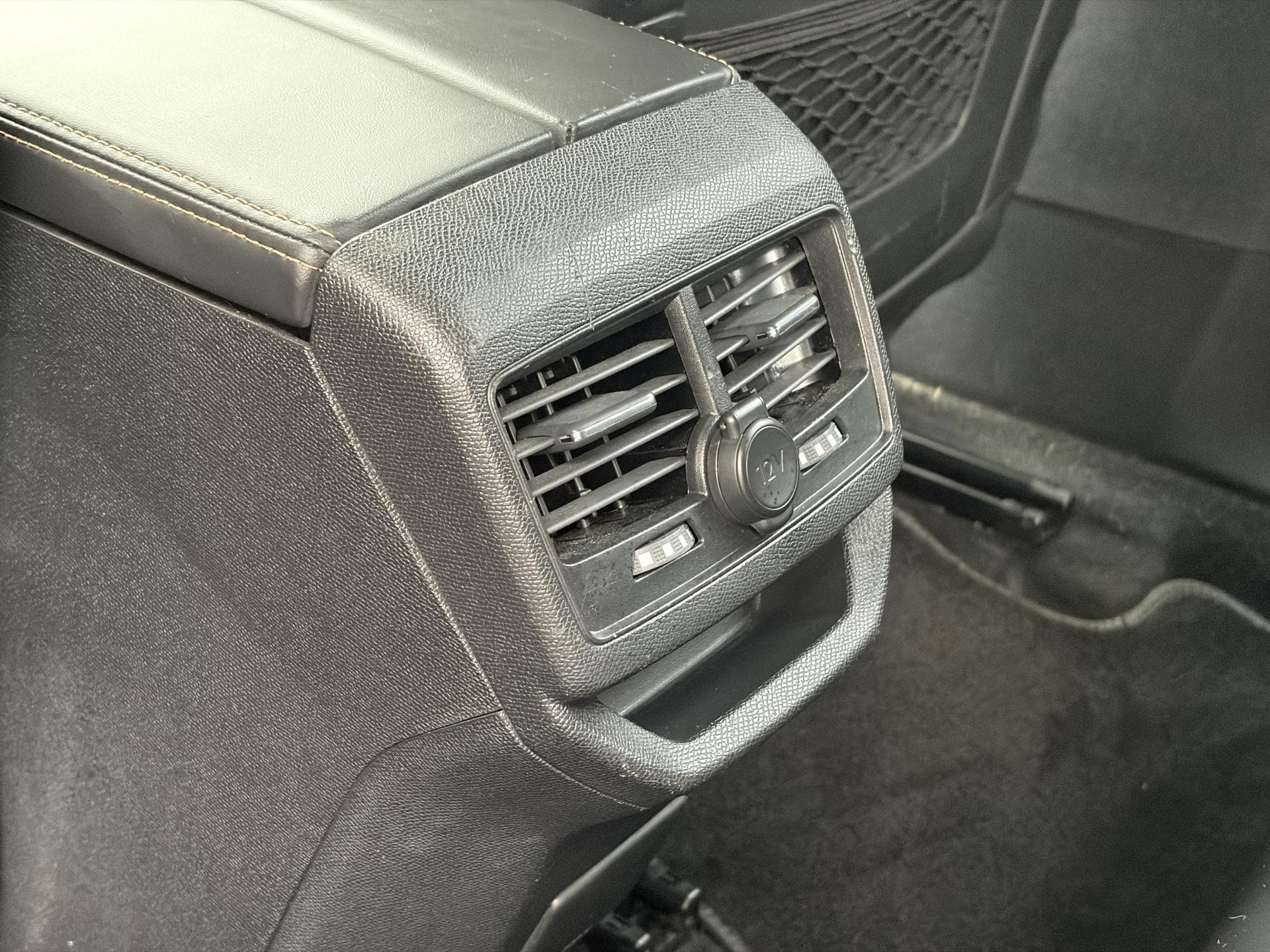Peugeot 3008 1.2 PureTech GT Line ✓D-riem vv in 2026✓1e Eigenaar✓360 ° Camera✓Pano✓Massage stoel✓Draadloze telefoonlader✓Carplay✓Stoelvw✓Keyless✓Leder✓Navi✓Pdc V+A✓6 Bak✓Dealer Onderhouden✓Rijstrooksensor✓Dodehoeksensor✓19'' Lmv✓N.A.P✓Apk tot 09-2027