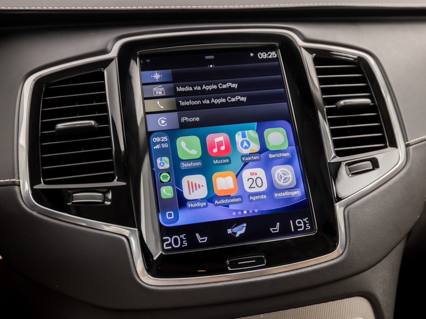 Volvo XC90 2.0 T8 Twin Engine AWD Inscription 7 Persoons 408Pk Automaat (PANORAMADAK, BOWERS&WILKINS, MEMORY SEATS, BRUIN LEDER, CAMERA, STOELKOELING/VERWARMING, HEAD-UP DISPLAY, GETINT GLAS, ELEK ACHTERKLEP, NIEUWSTAAT)