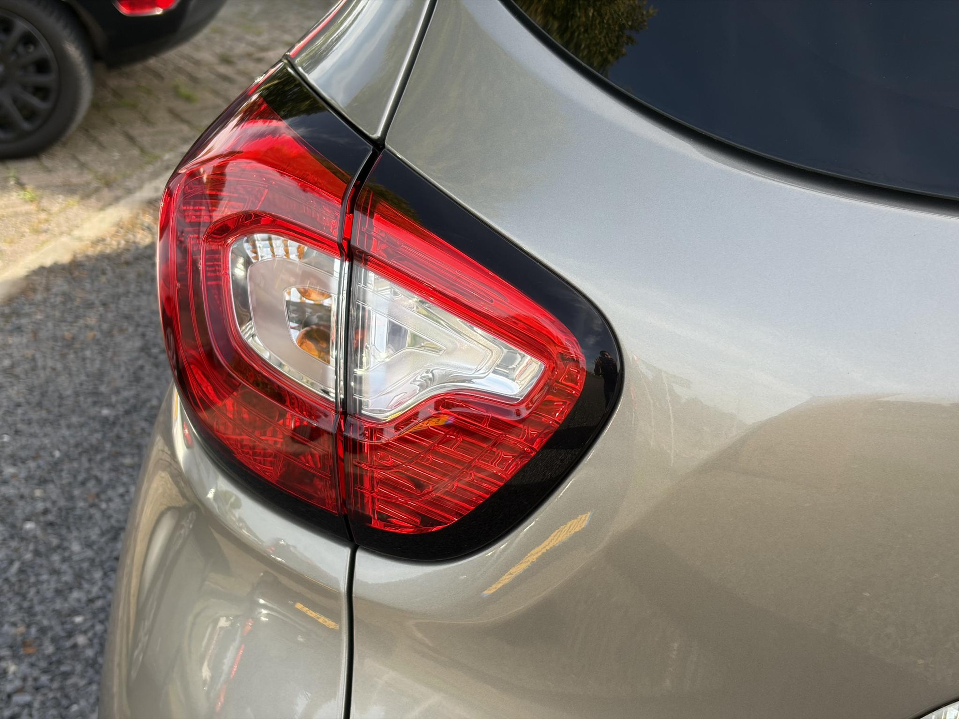 Renault Captur 1.2 TCe Dynamique ✓Navi✓Trekhaak✓Keyless✓Clima✓Cruise✓Dealer Onderhouden✓Automaat✓120pk✓Lm velgen✓Pdc✓N.A.P✓Apk tot 06-2027