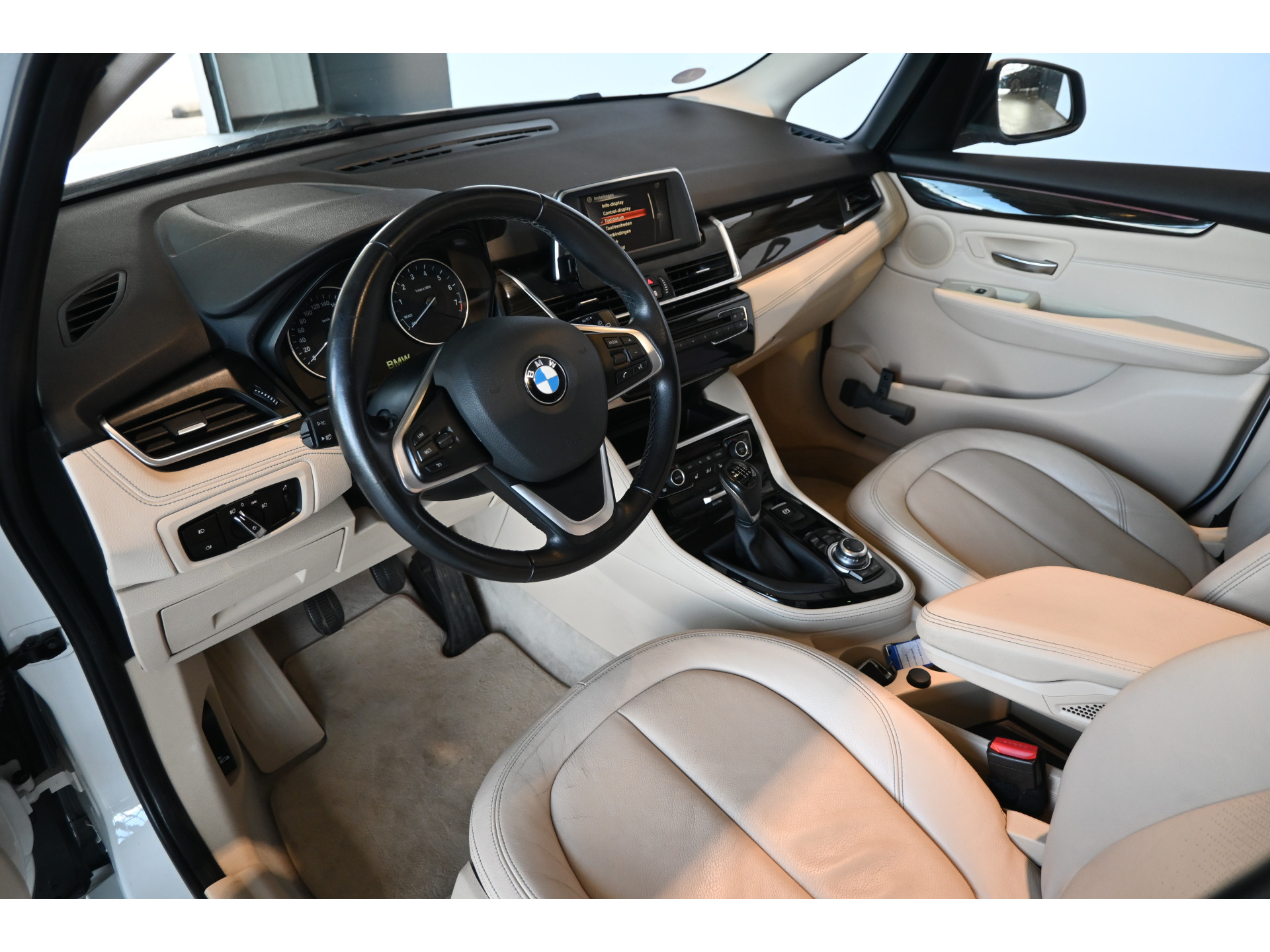 BMW 2-serie Active Tourer 218i High Executive Nap Clima Cruise Panoramadak Trekhaak PDC Navigatie LED Stoelverwarming Inruil Mogelijk!