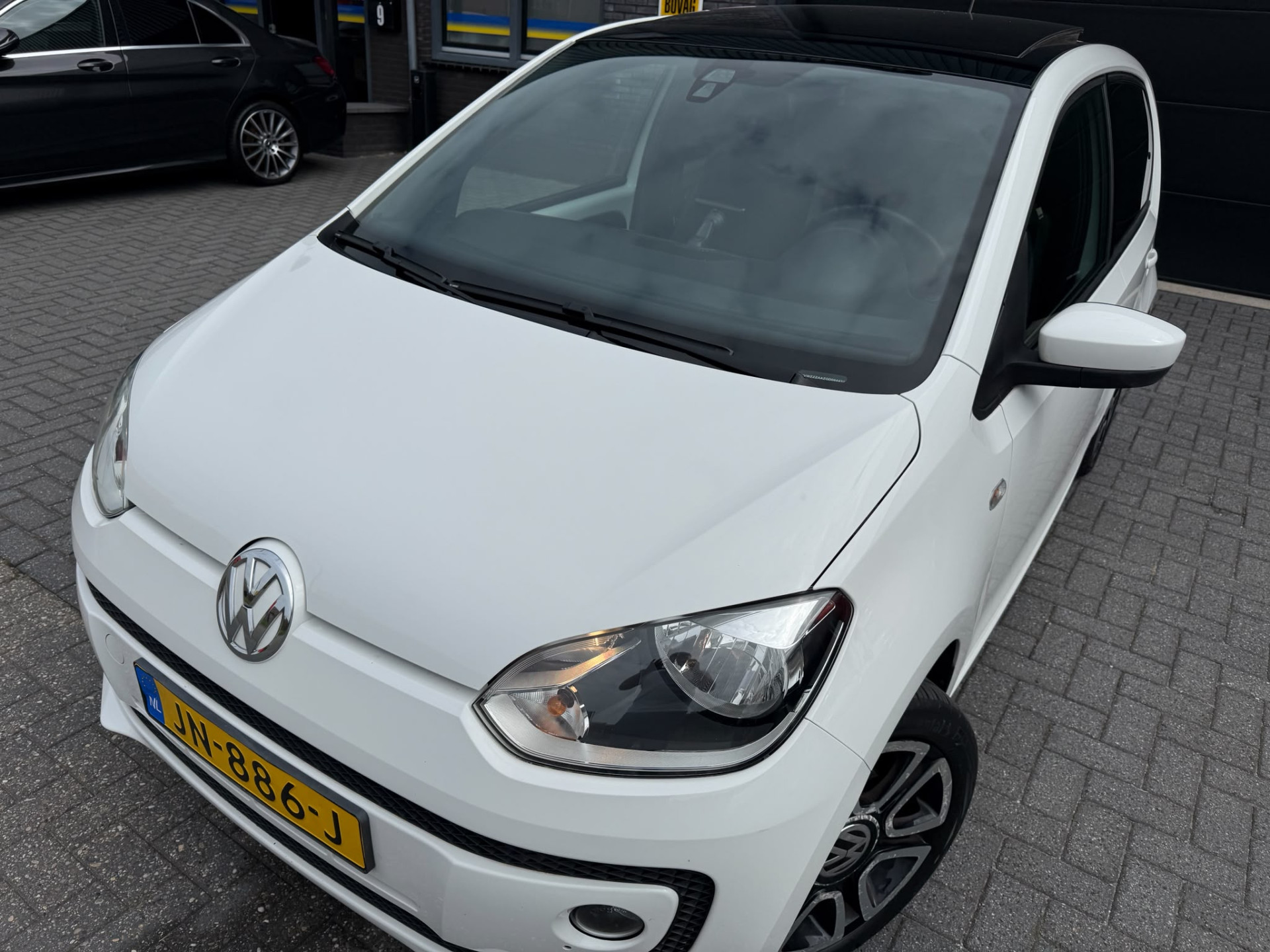 Volkswagen Up! 1.0 high up! BlueMotion | 2E EIGENAAR | 3/6/12MND GARANTIE | PANO | CRUISE | AIRCO | NAVI | FENDER AUDIO |