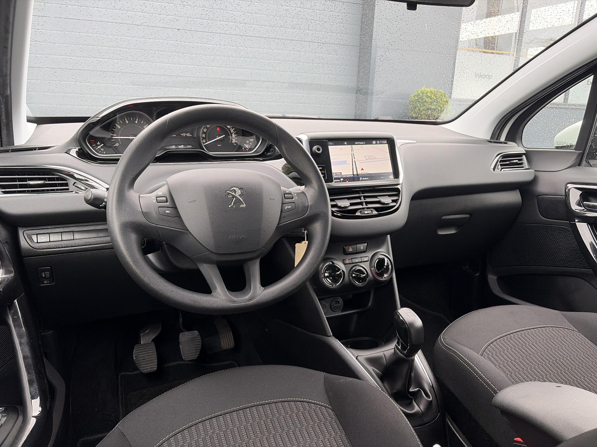 Peugeot 208 1.2 PureTech Blue Lion ✓D-riem vv 2024✓Dealer Onderhouden✓Carplay✓Navi✓Trekhaak✓2e Eigenaar✓Recent beurt gehad✓Airco✓Cruise✓Pdc✓5 Deurs✓Weinig Km✓N.A.P✓Apk tot 08-2027