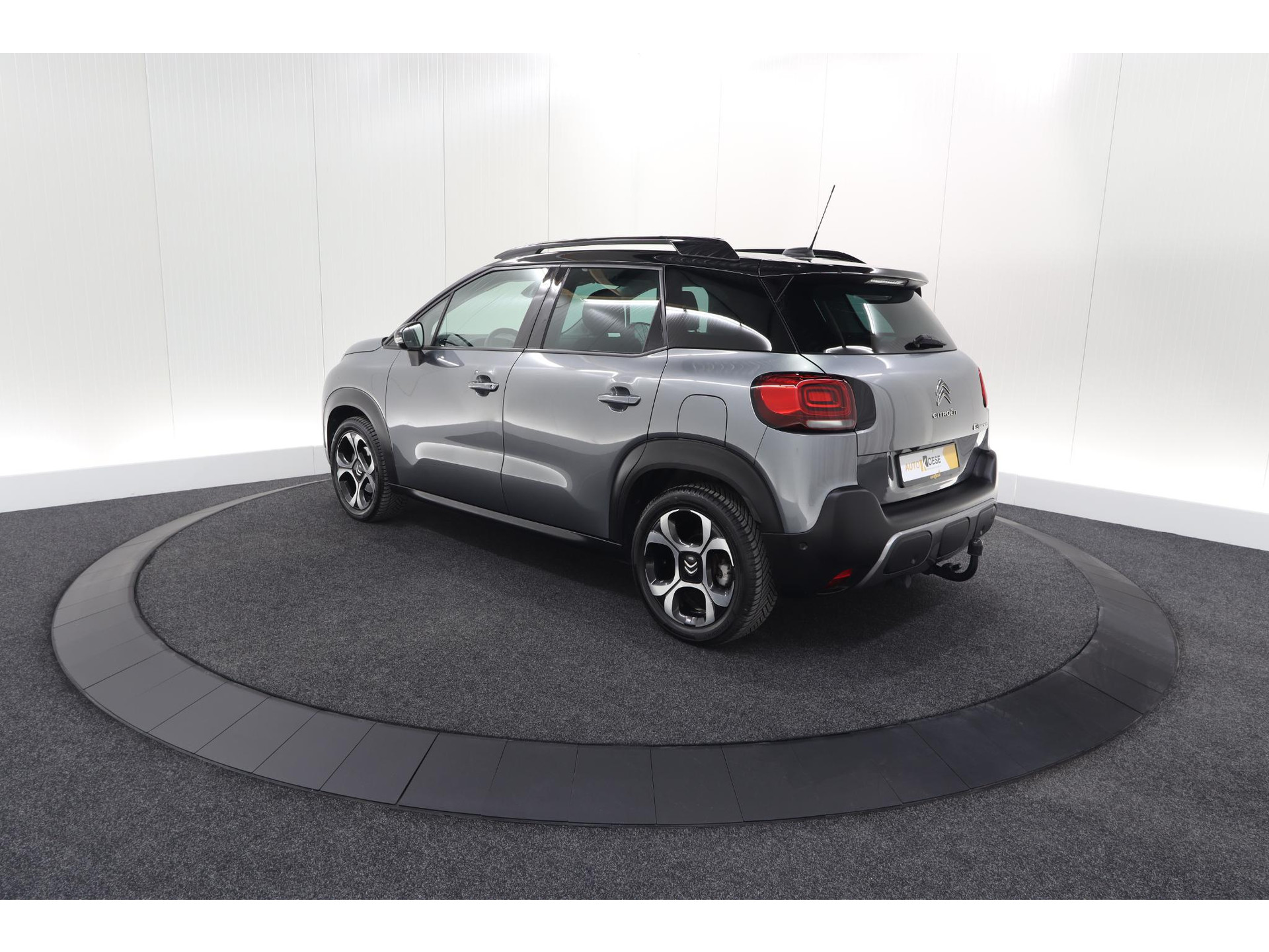 Citroen C3 Aircross PureTech 110 EAT6 Shine | Trekhaak | Panoramadak | Head-Up Display | Camera | Navigatie